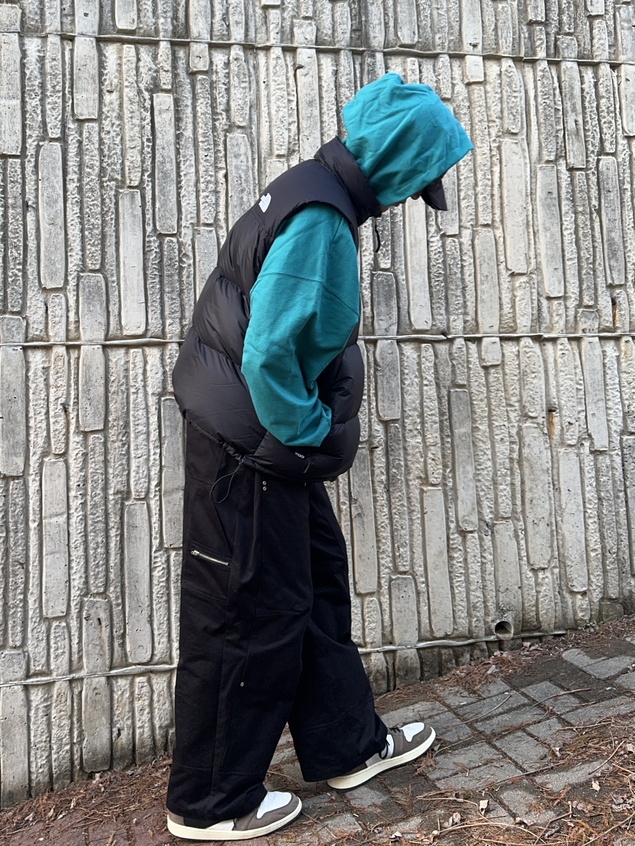 The North Face 1996 Retro Nuptse Vest Black, Jordan 1 x Travis Scott Retro High OG SP Mocha 착용 스타일 - 2