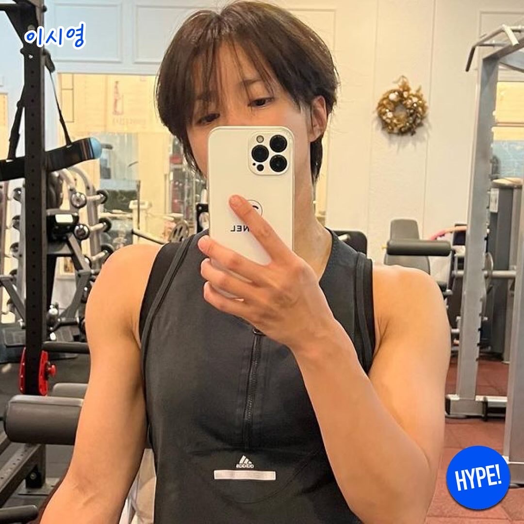 (W) Nike Swoosh Medium Support 1 Piece Pad Longline Sports Bra Black - Asia, (W) Nike NSW Essential High Waist Leggings Black - Asia 착용 스타일 - 6