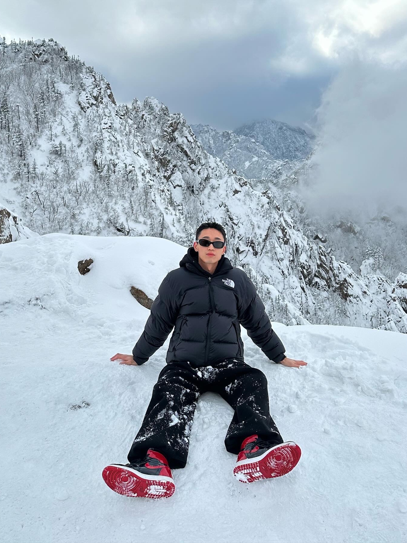 The North Face 1996 Eco Nuptse Jacket Black, Gentle Monster Tambu 01 Black 착용 스타일 - 3