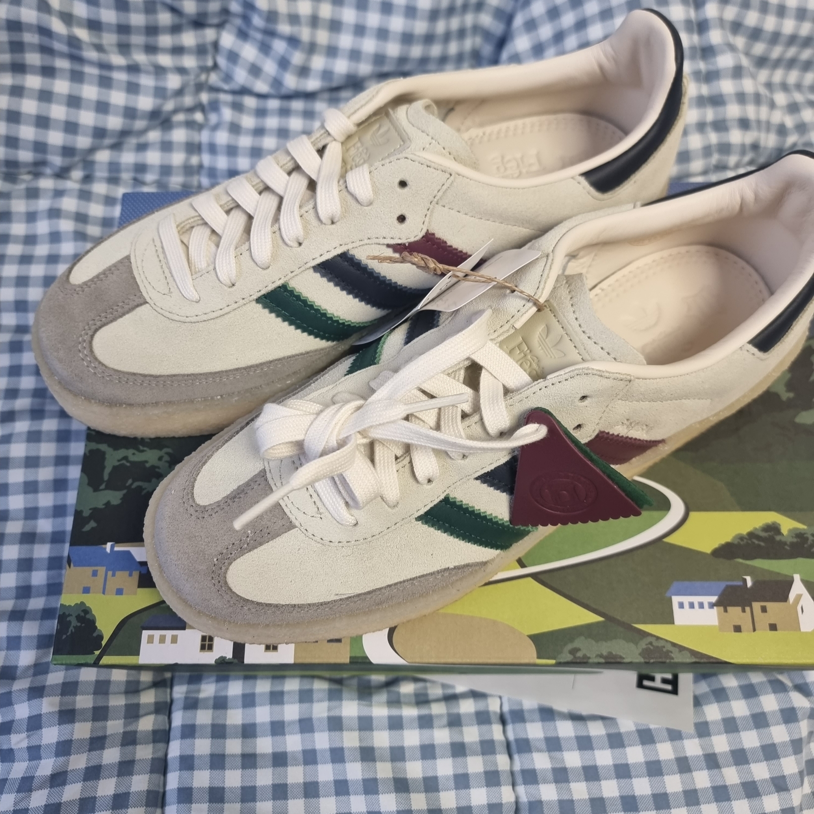 Adidas x Clarks x Ronnie Fieg 8th Street Samba Chalk White Collegiate Green 착용 스타일 - 2
