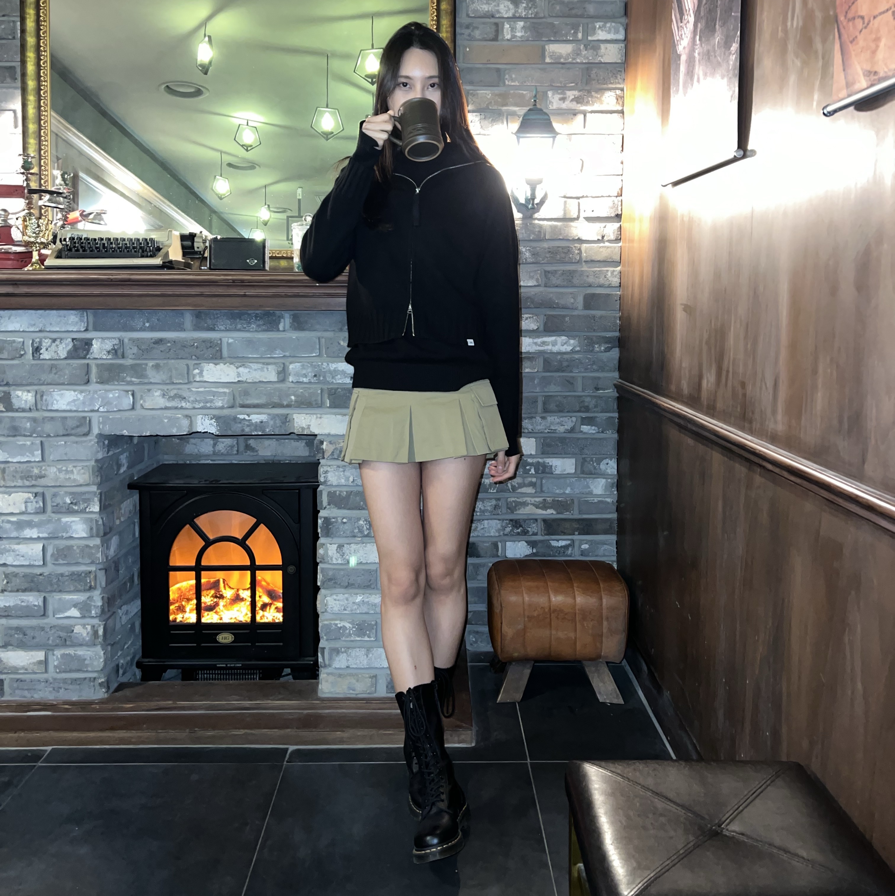 (W) Dr. Martens 1B99 Boots Black 착용 스타일 - 2