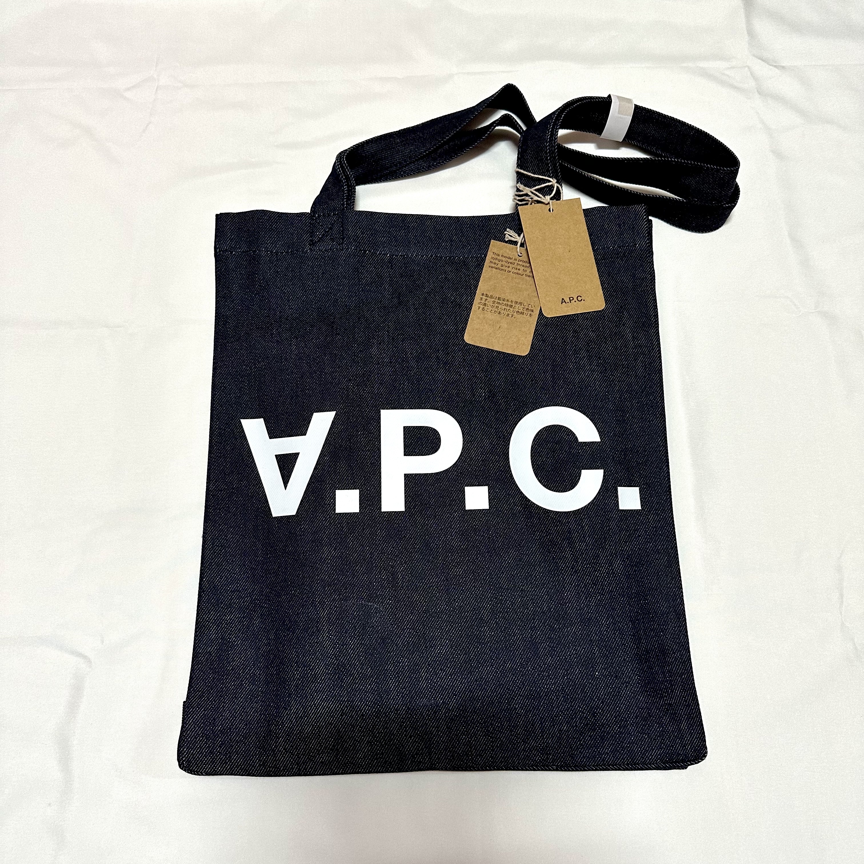A.P.C. Laure Tote Bag Blue 착용 스타일