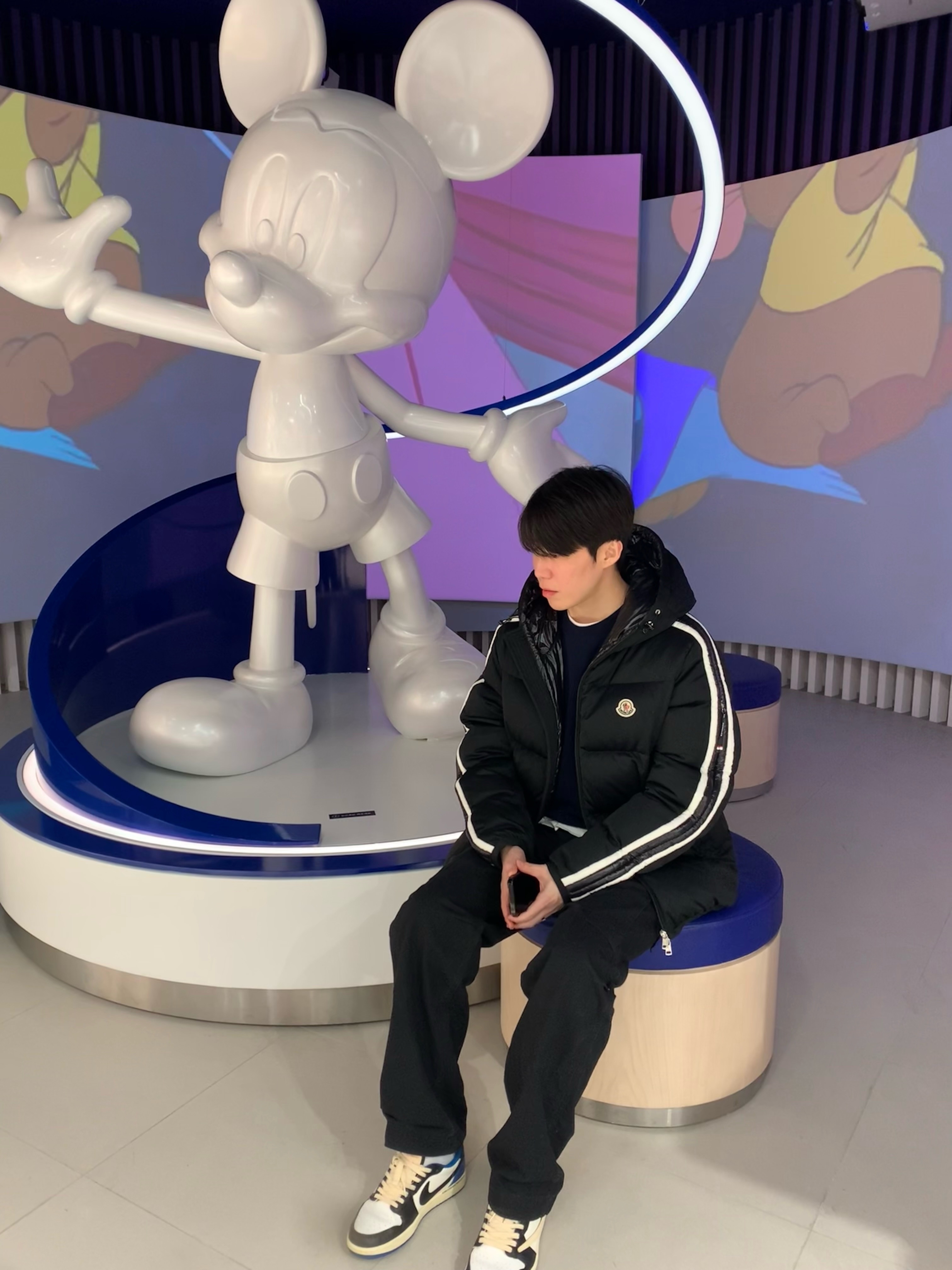 Moncler Sanbesan Short Down Jacket Black - 22FW, Jordan 1 x Travis Scott x Fragment Retro Low OG SP Military Blue 착용 스타일 - 2
