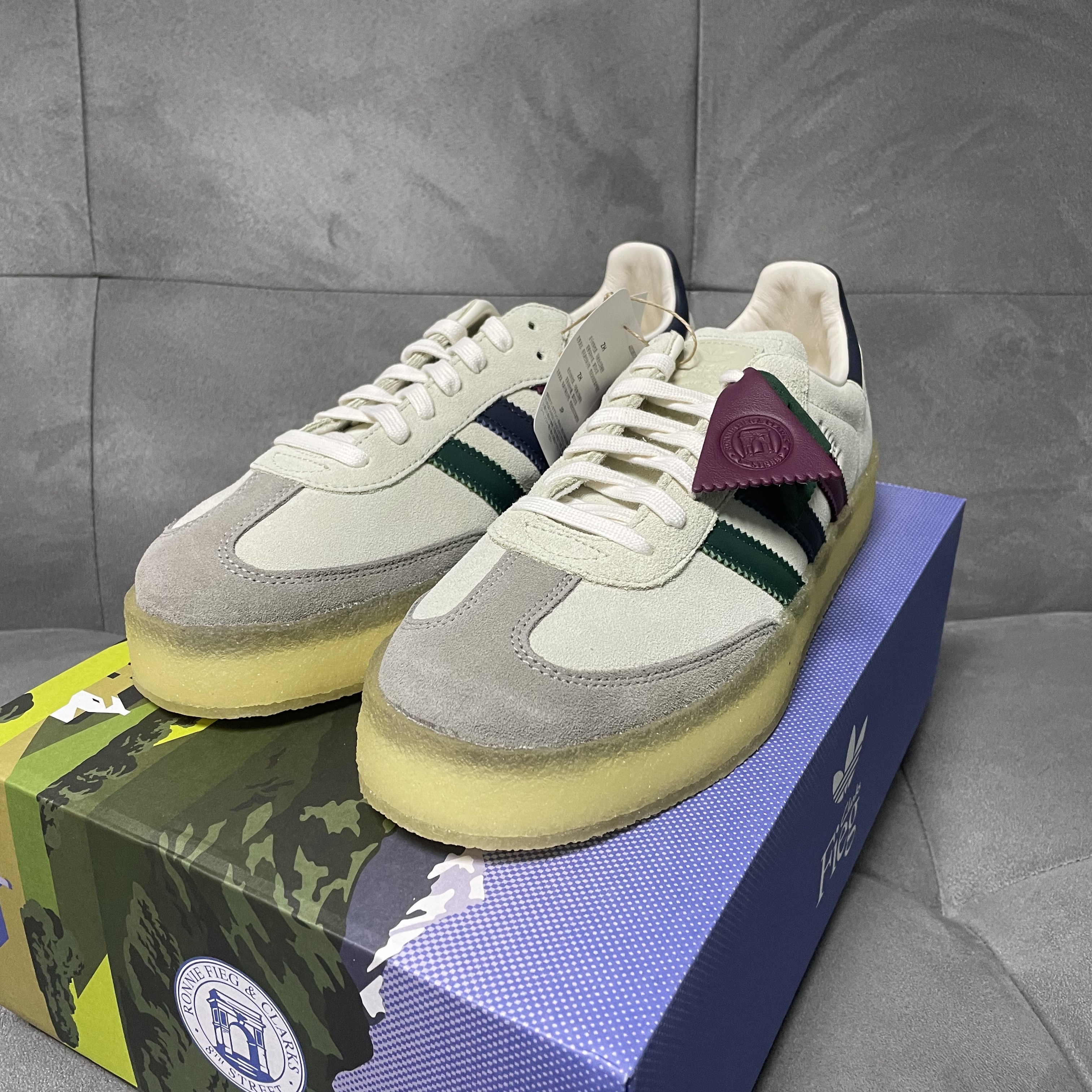 Adidas x Clarks x Ronnie Fieg 8th Street Samba Chalk White Collegiate Green 착용 스타일 - 2