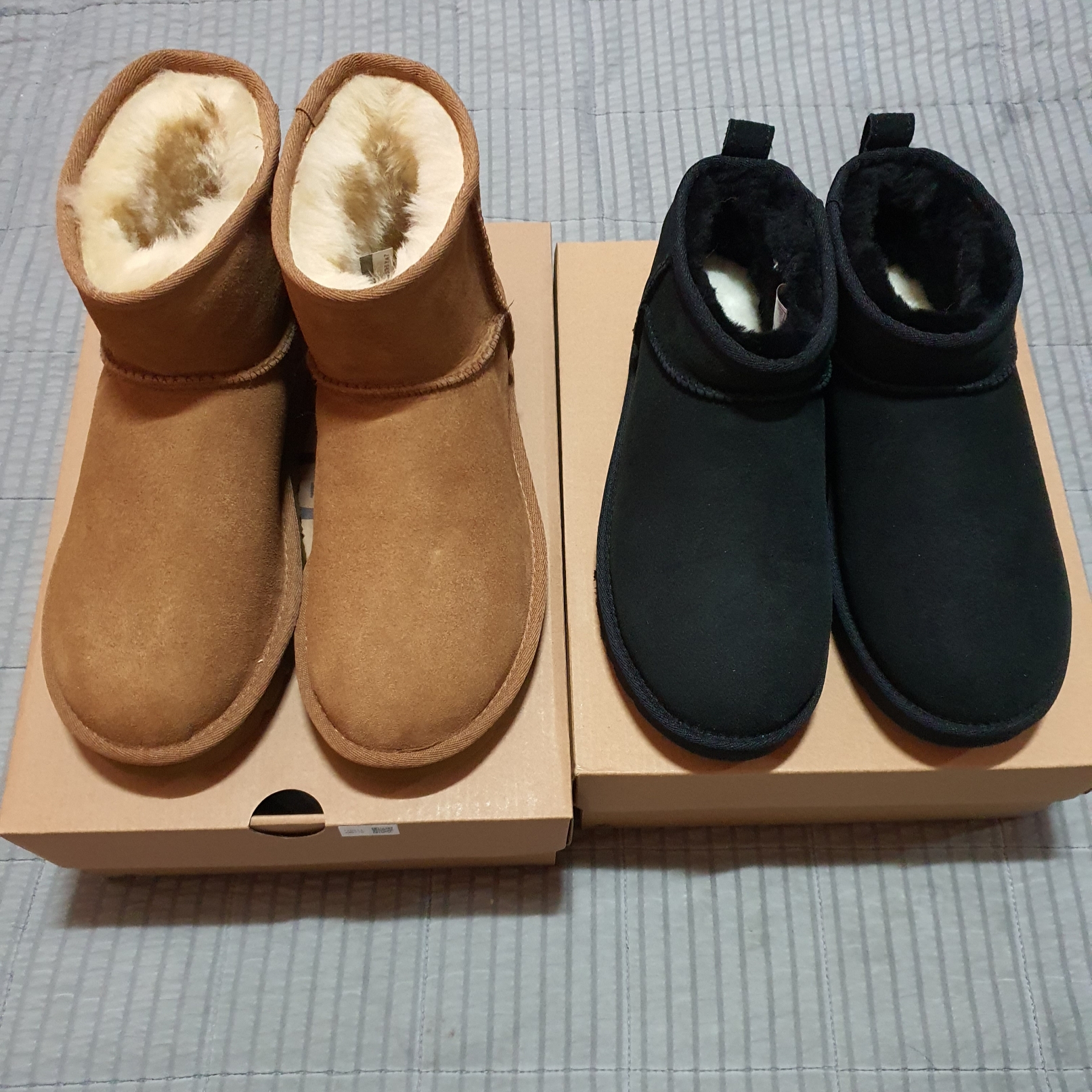 (W) UGG Classic Mini II Boots Chestnut, (W) UGG Classic Ultra Mini Boots Black 착용 스타일 - 1