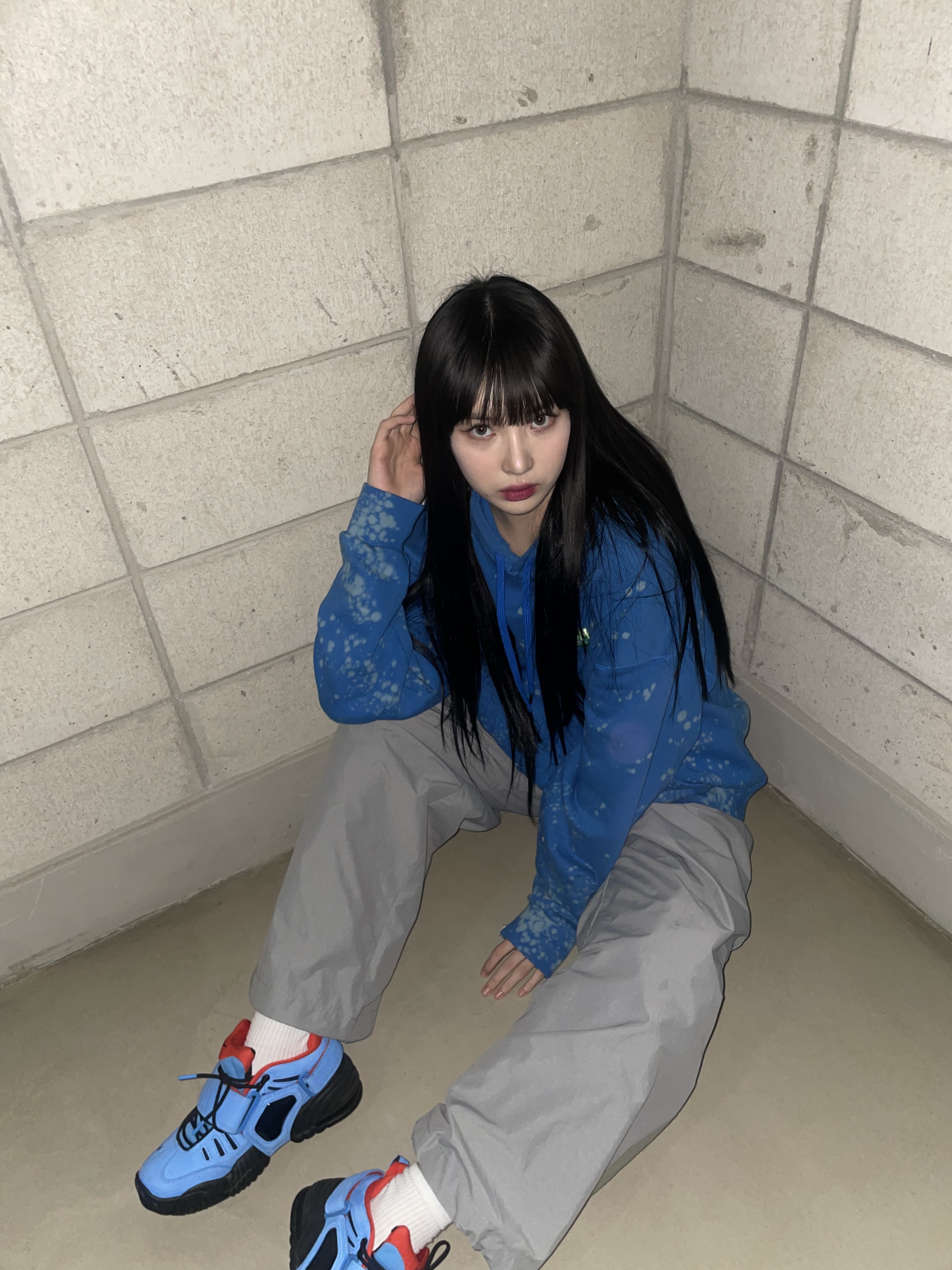 Nike x Ambush Air Adjust Force SP University Blue and Habanero Red 착용 스타일 - 2