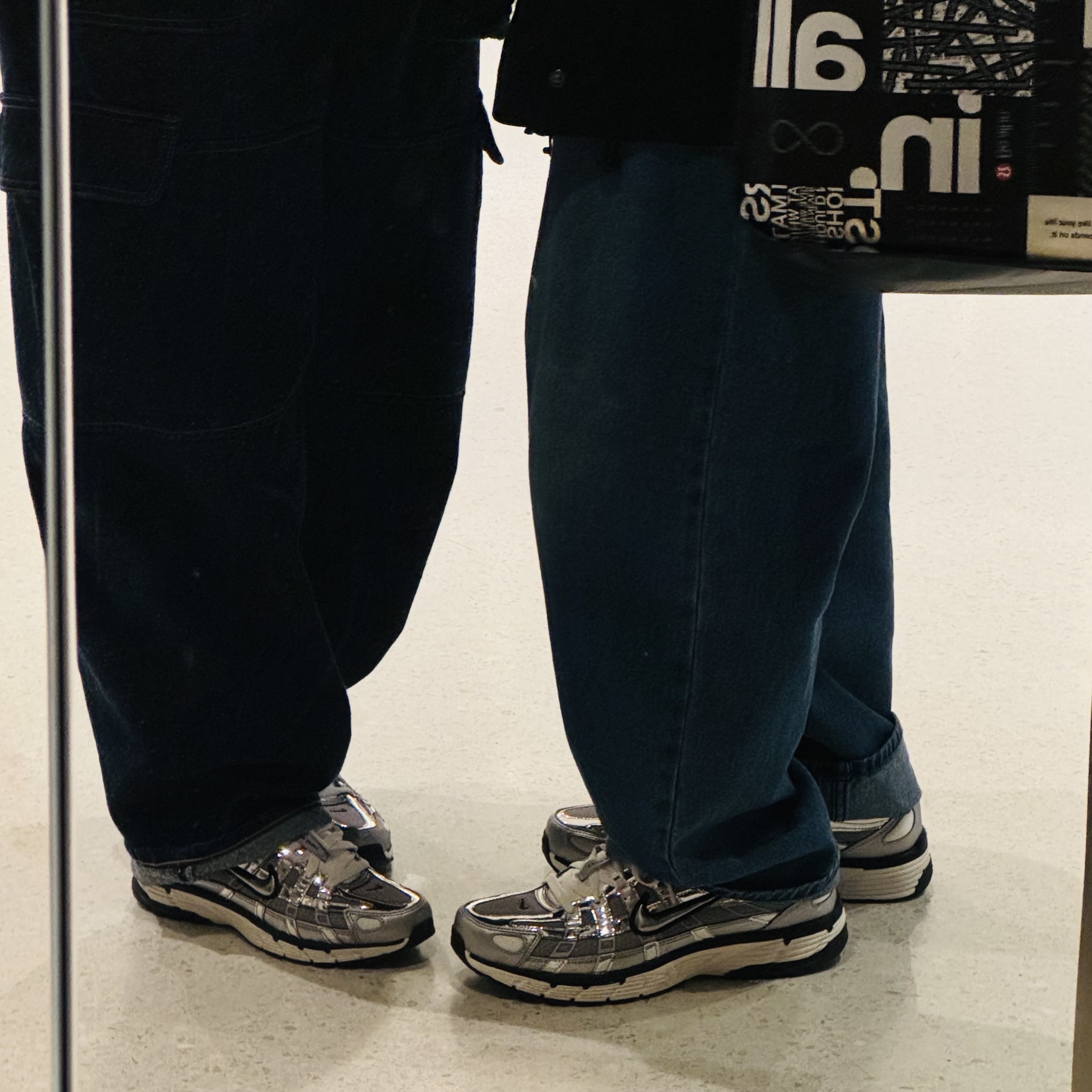 Nike P-6000 Metallic Silver 착용 스타일 - 1