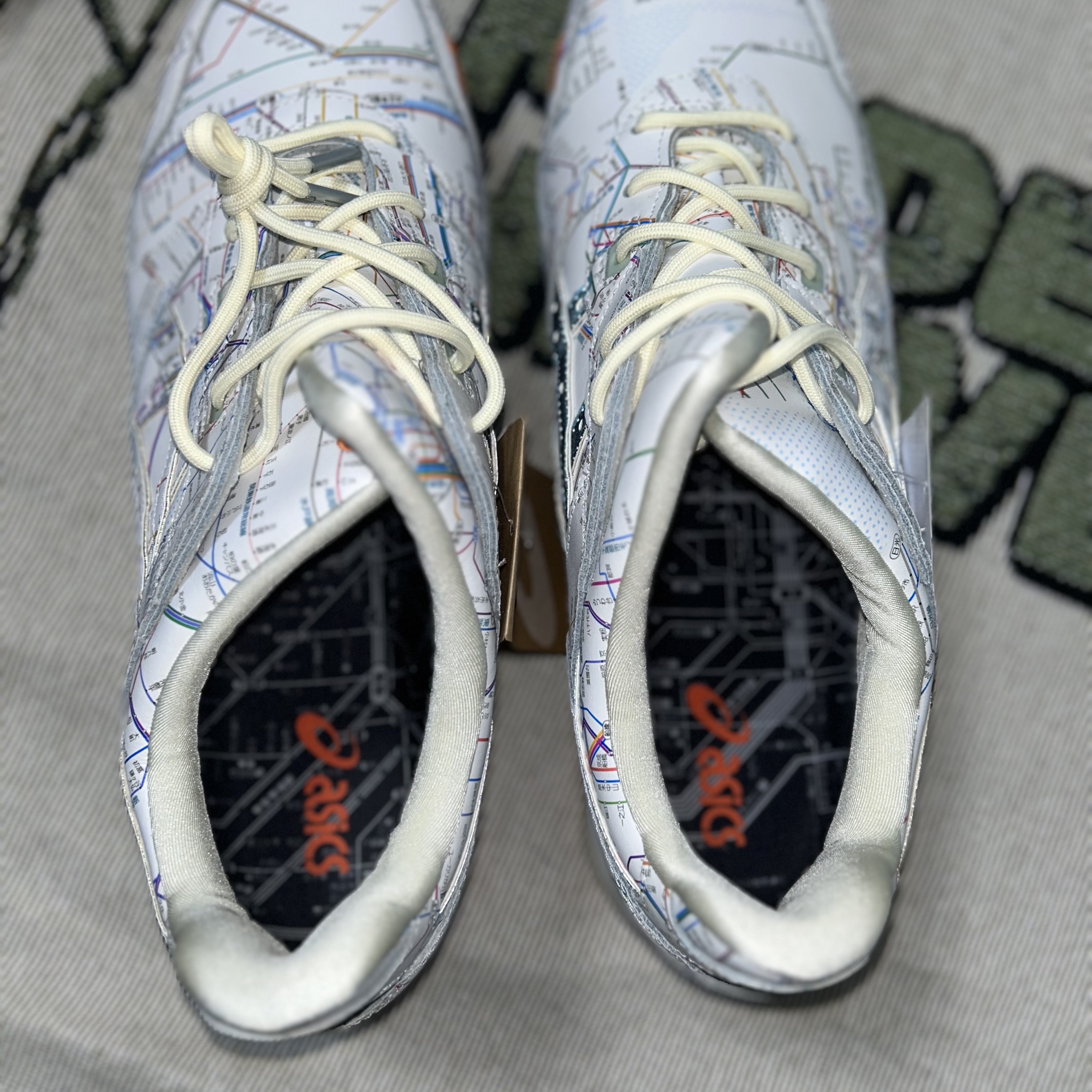 Asics x Atmos Gel-Lyte III OG Subway Pack Tokyo 착용 스타일 - 5