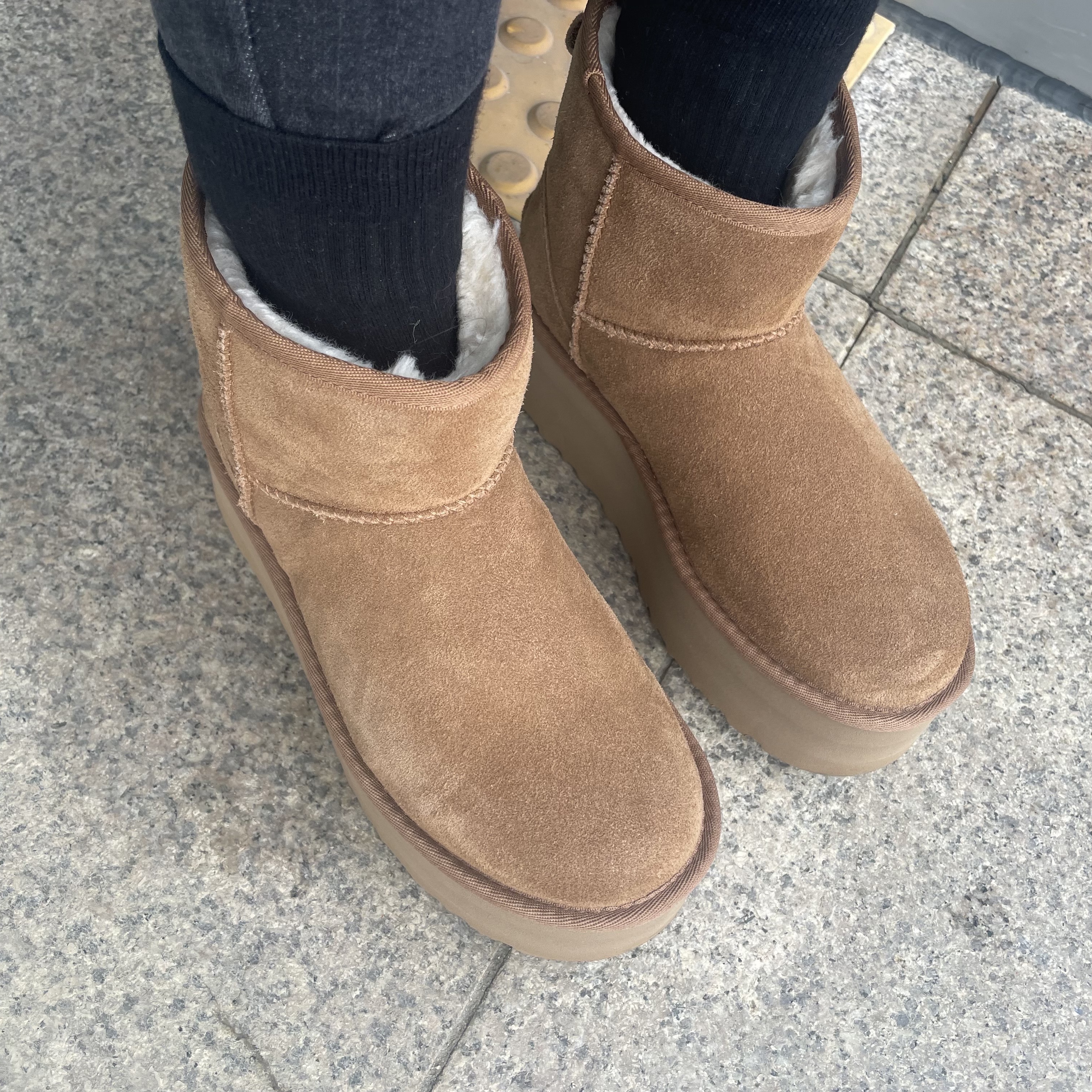 (W) UGG Classic Mini Platform Boots Chestnut 착용 스타일