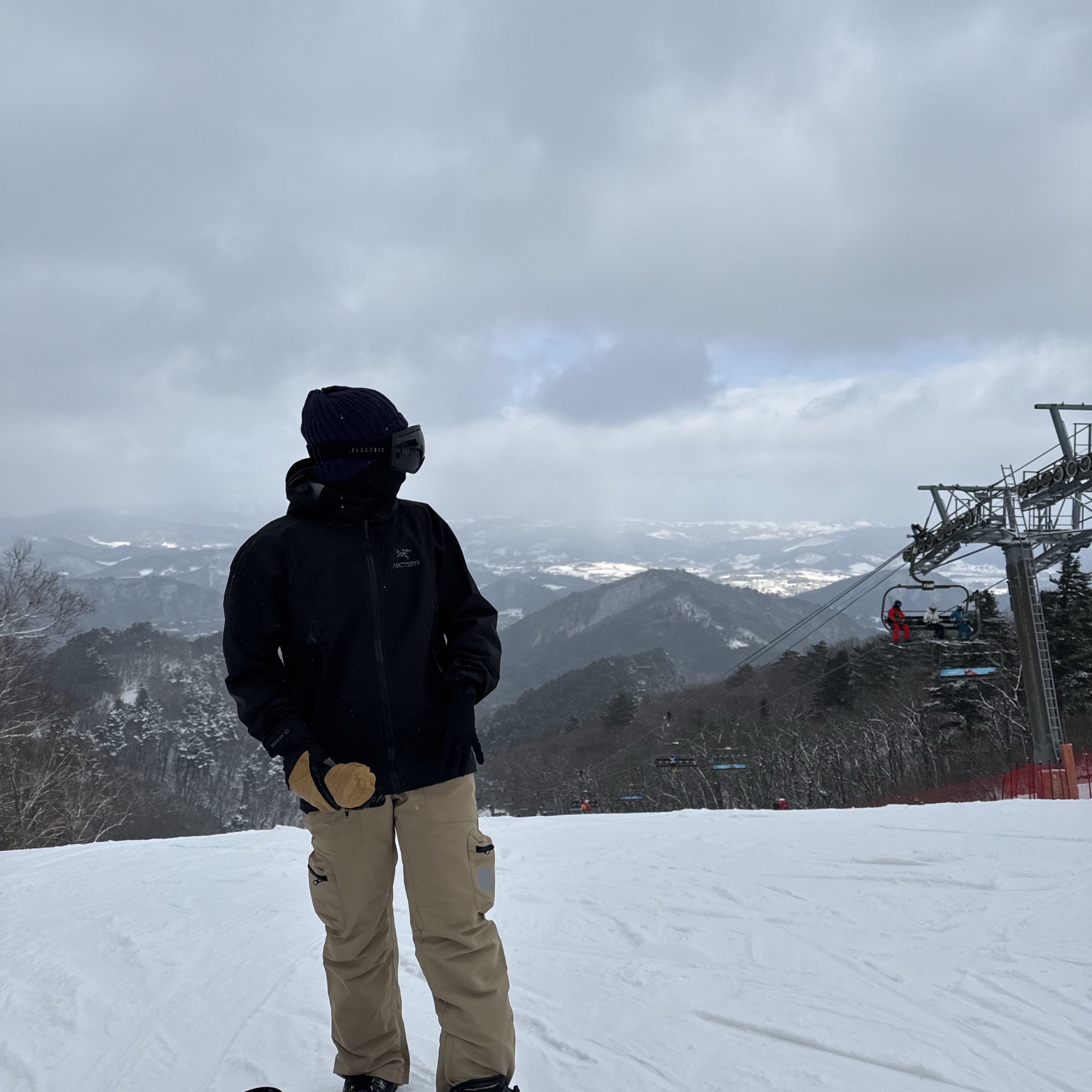 Arc'teryx Beta LT Jacket Black 착용 스타일 - 2