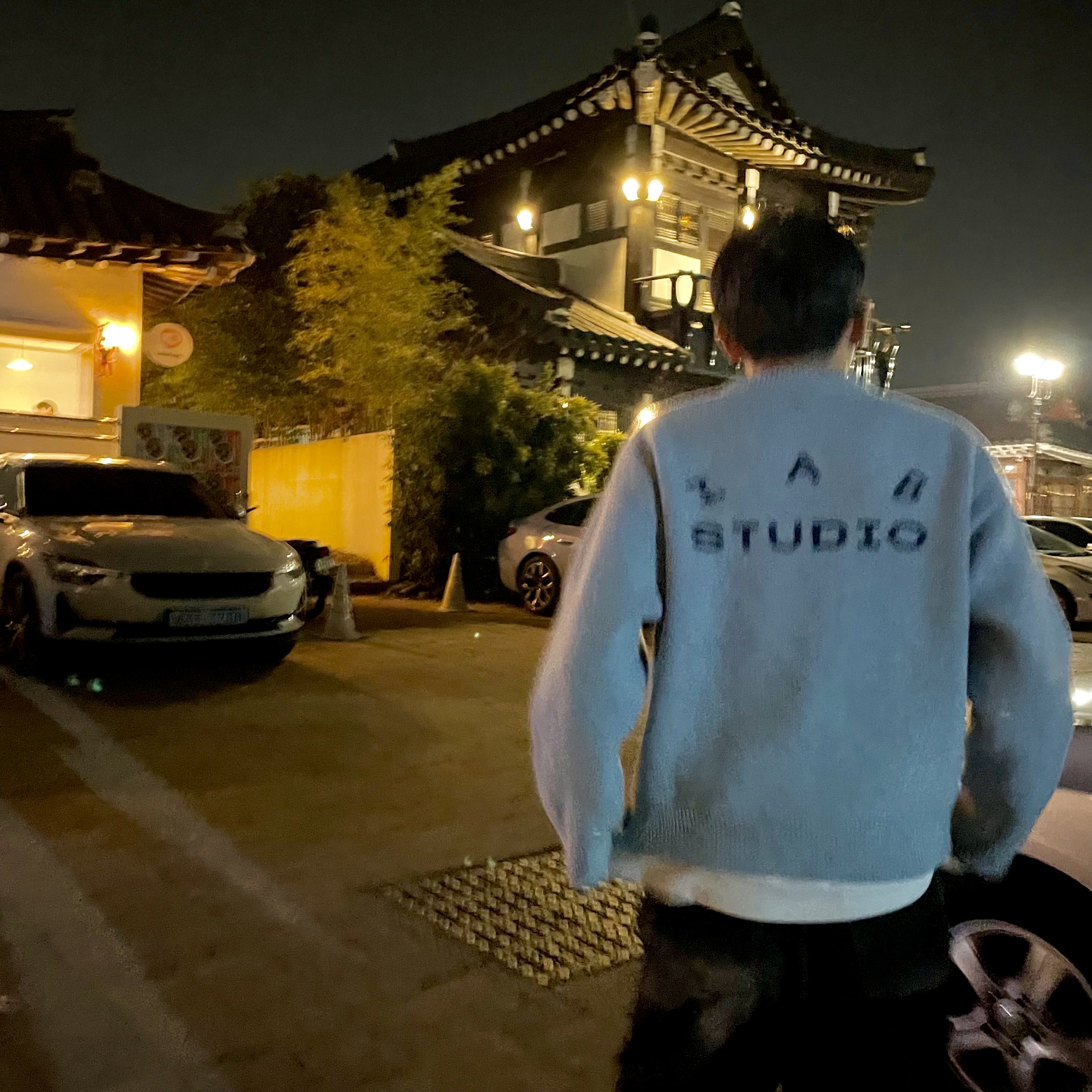 IAB Studio Knit Steel Blue 착용 스타일 - 2