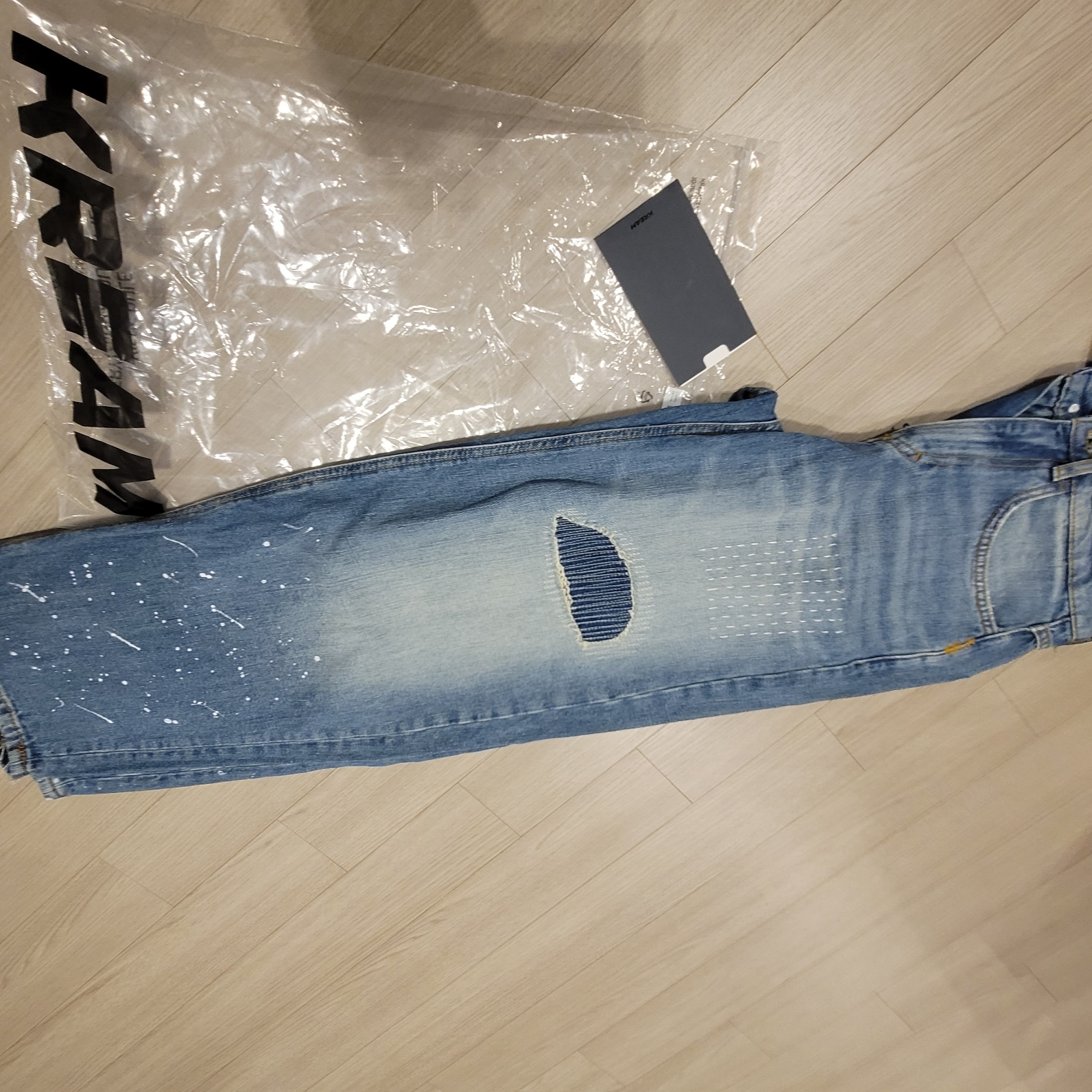 Zara x Ader Error Patchwork Jeans Blue, IAB Studio Hoodie Dual Gray 착용 스타일 - 4