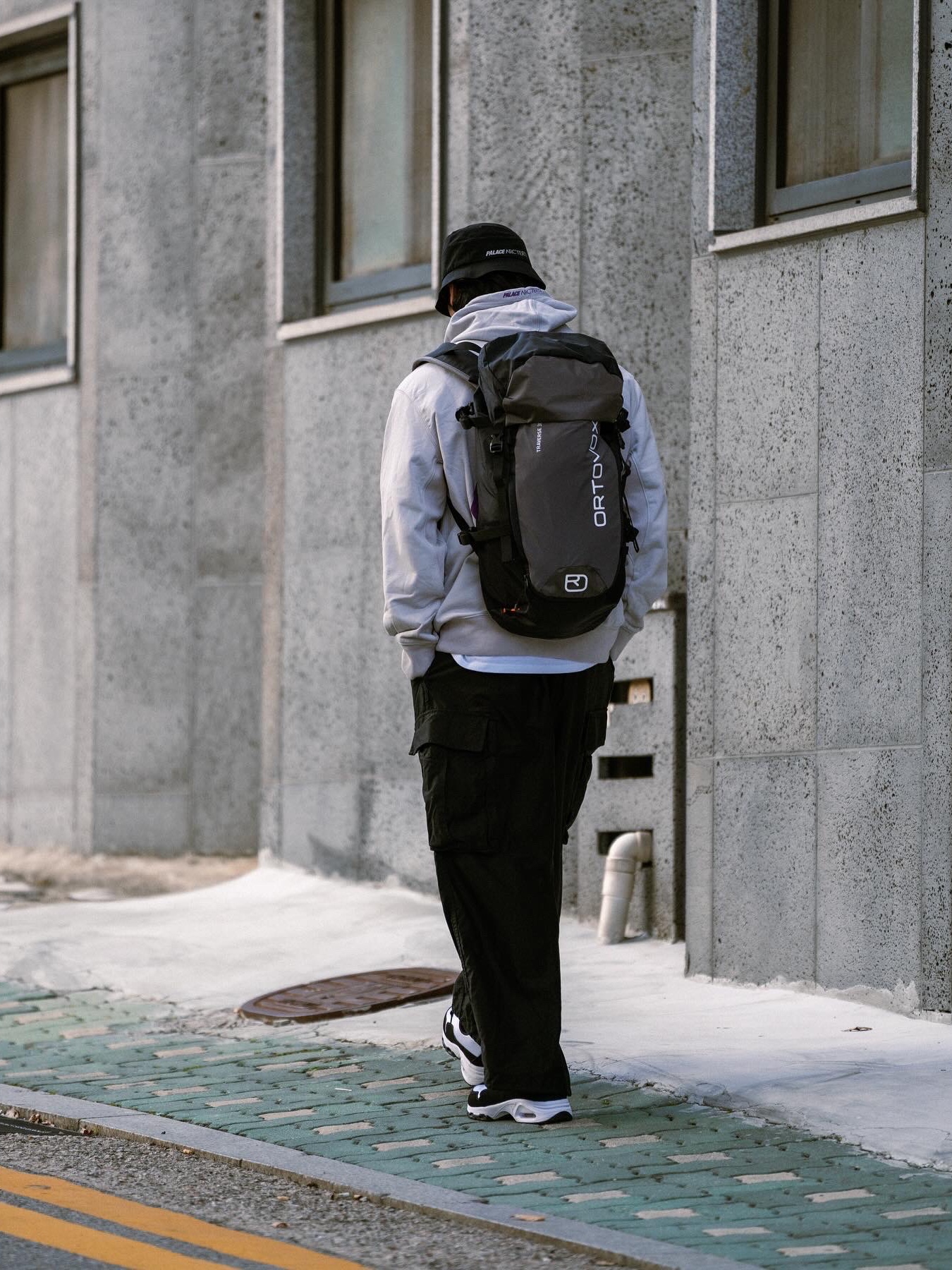 Nike x Comme des Garcons Homme Plus Air Max Sunder SP White Black, Palace x Arc'teryx Sinsolo Hat Black - 20FW 착용 스타일 - 2