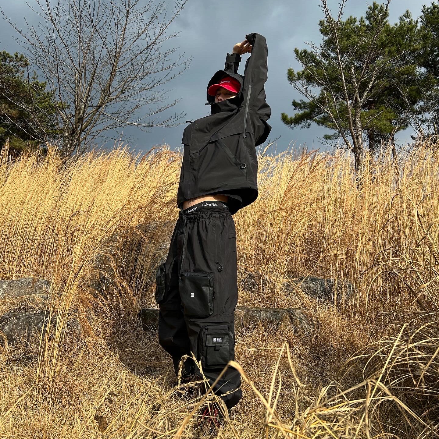 HRTM H114 Hexagon Poket 3L Jacket Black, HRTM M103  Zip-Off 3L Pants Black 착용 스타일 - 1