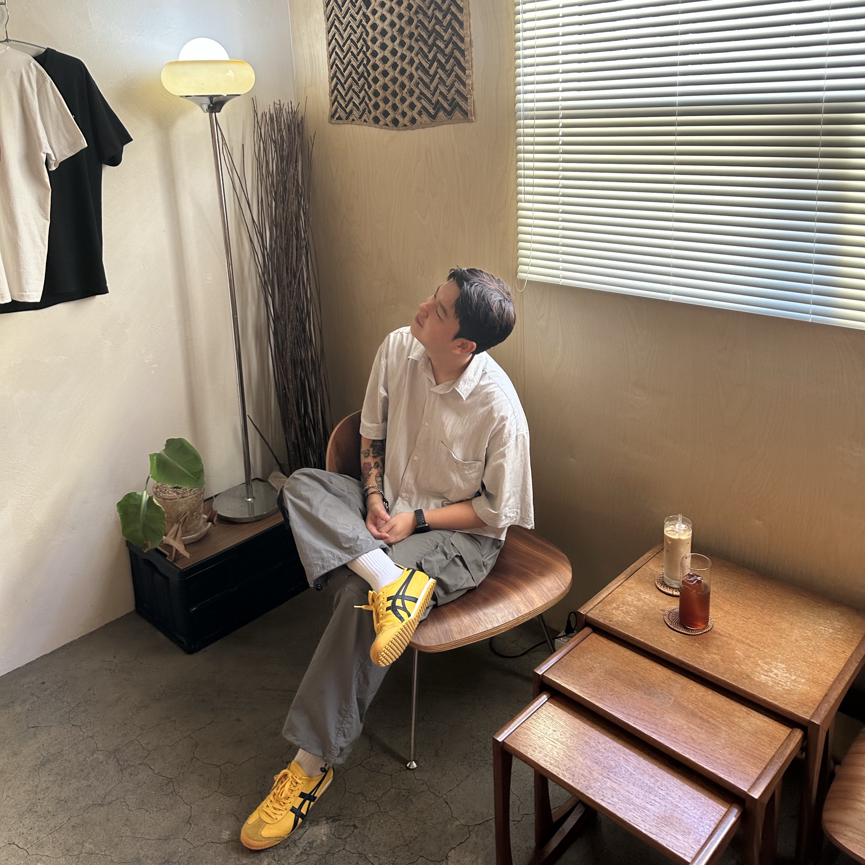 Onitsuka Tiger Mexico 66 Yellow Black 착용 스타일 - 2