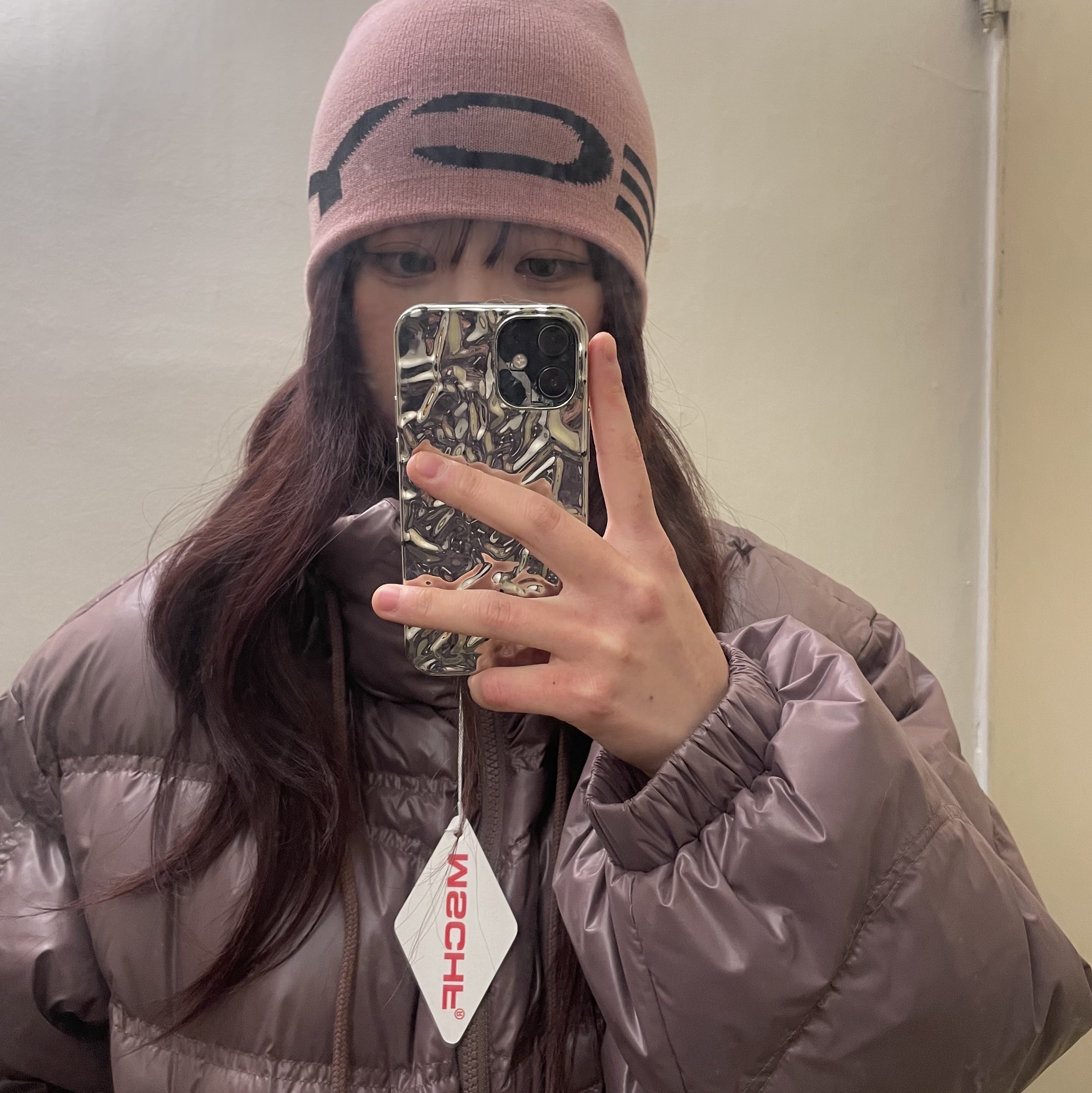 (W) Mischief Alien Down Jacket Rose Brown 착용 스타일 - 2