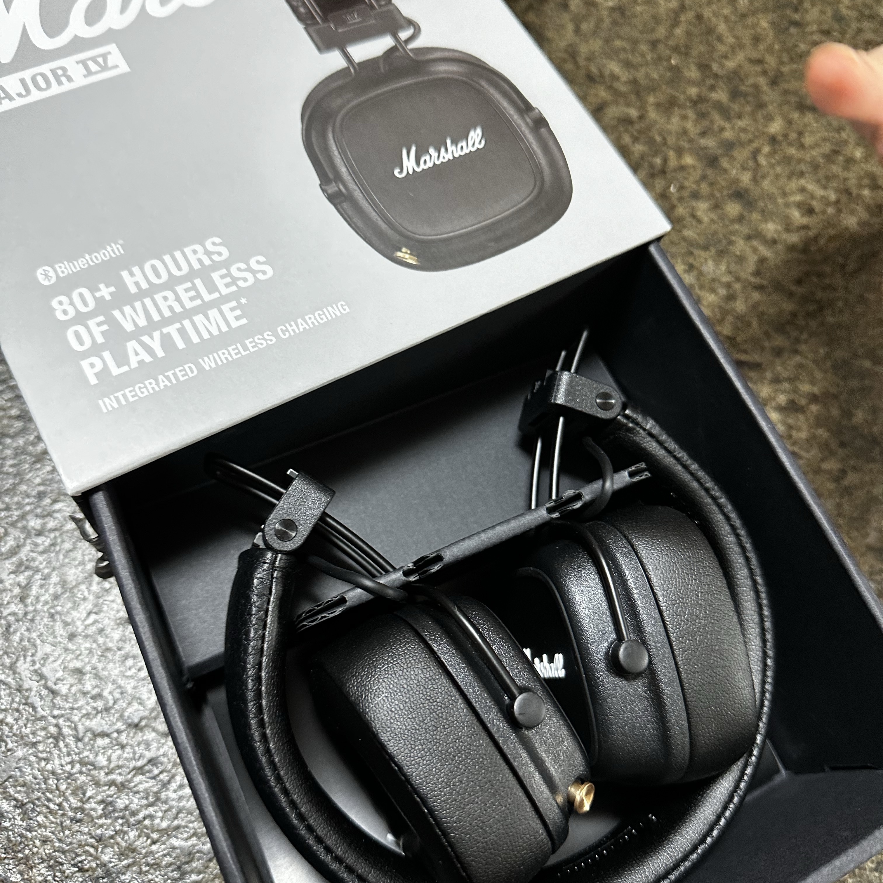 Marshall Major IV Black (Korean Ver.) 착용 스타일