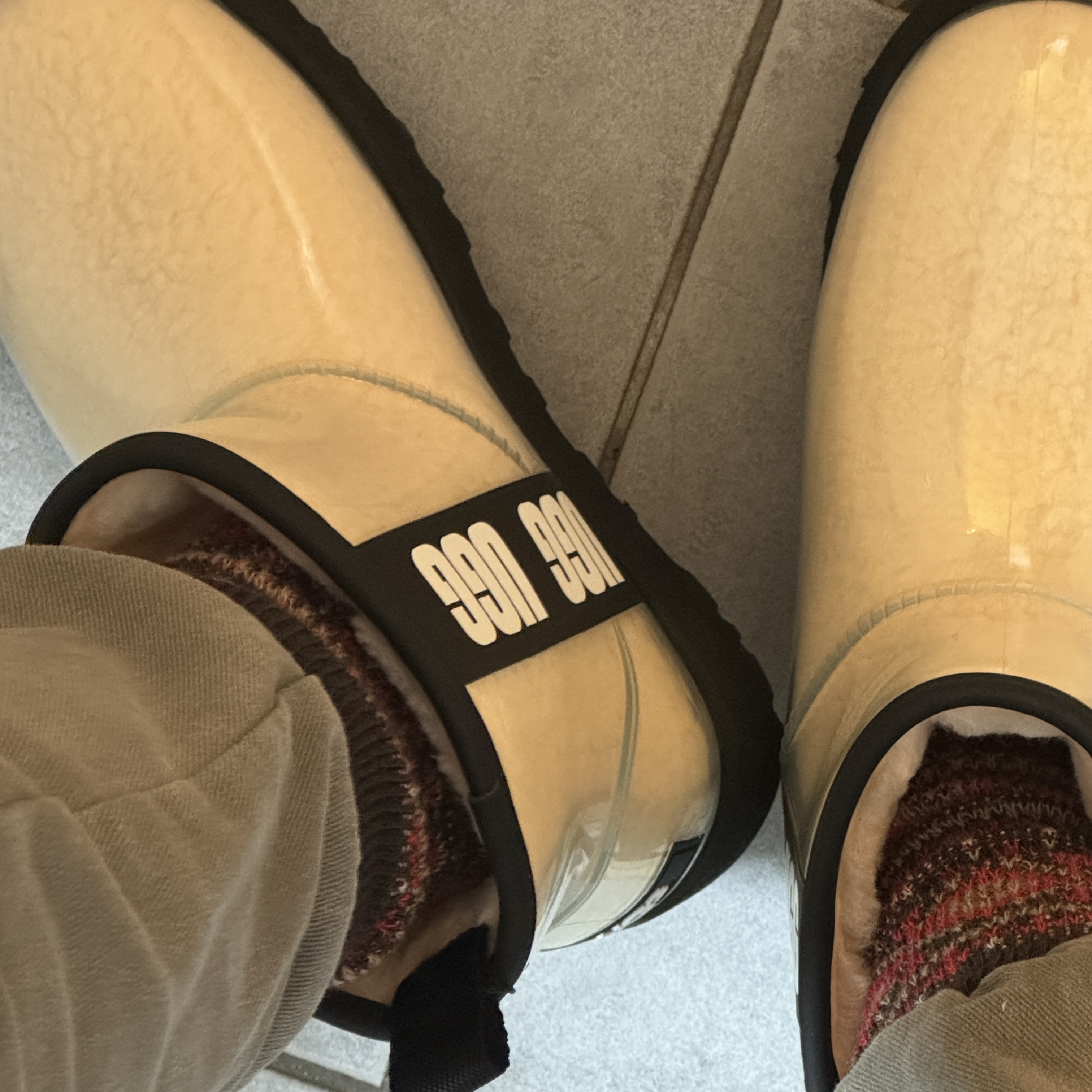 (W) UGG Classic Clear Mini Boots Natural Black 착용 스타일