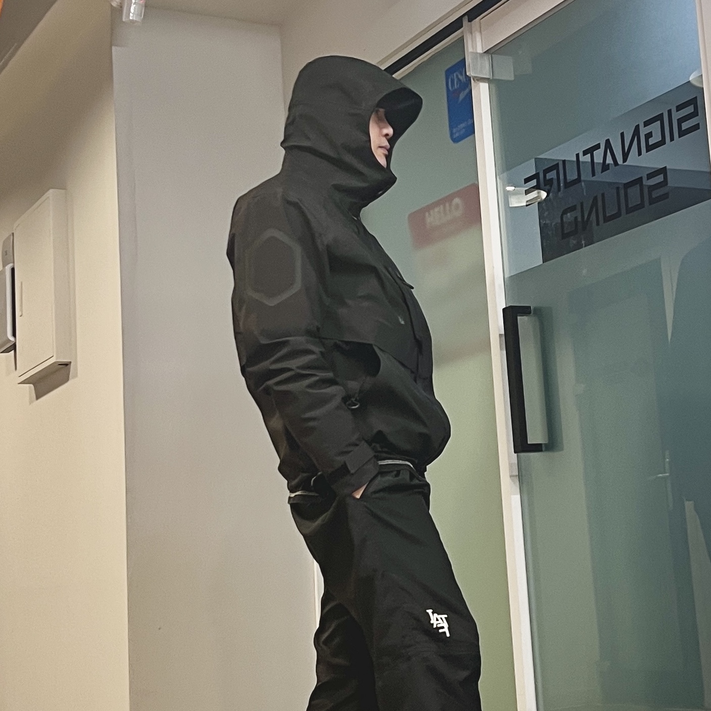 HRTM H114 Hexagon Poket 3L Jacket Black 착용 스타일 - 2