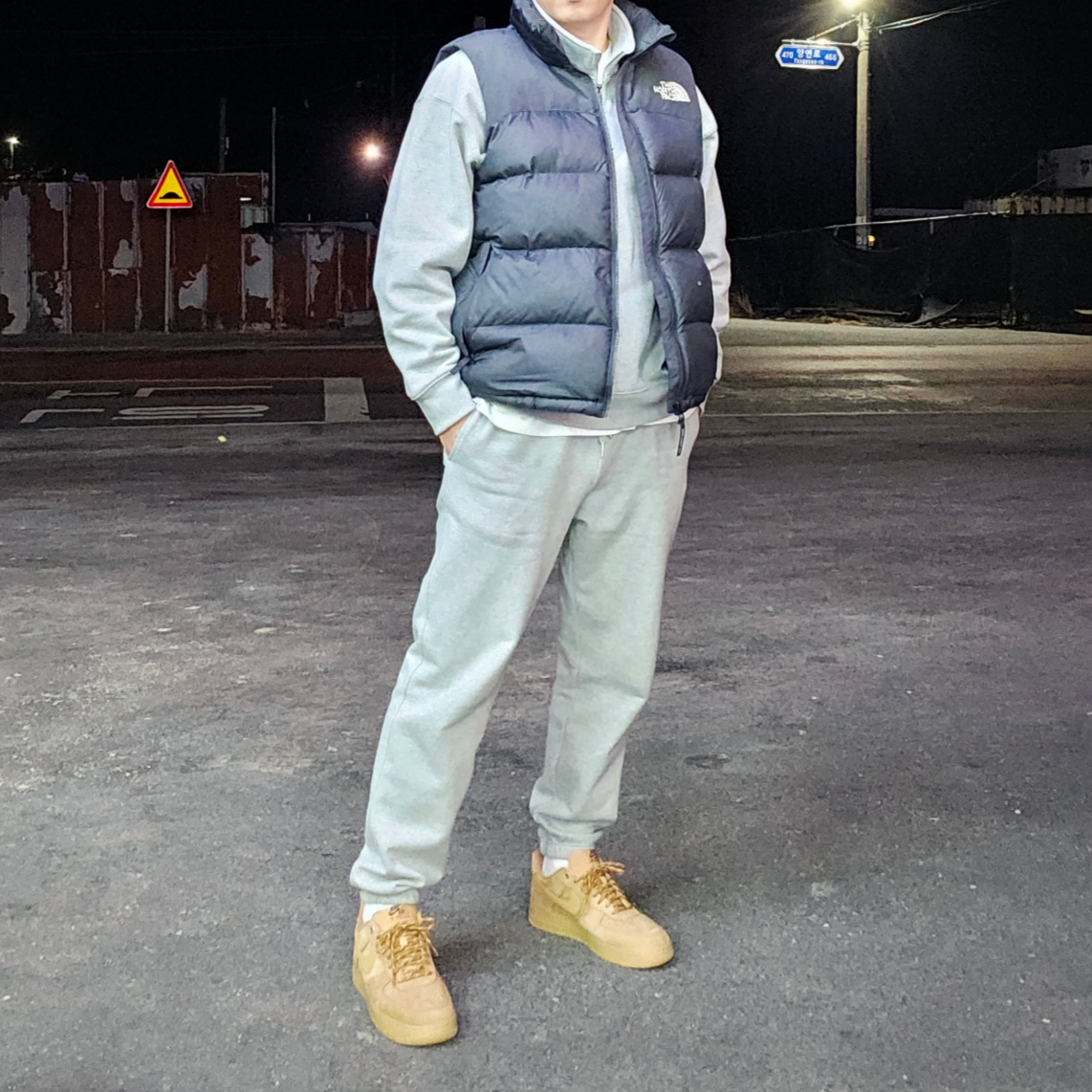 The North Face New Puffy Vest Black, Nike NRG Solo Swoosh Heavy Weight BB Quarter Zip Top Dark Grey Heather - Asia 착용 스타일