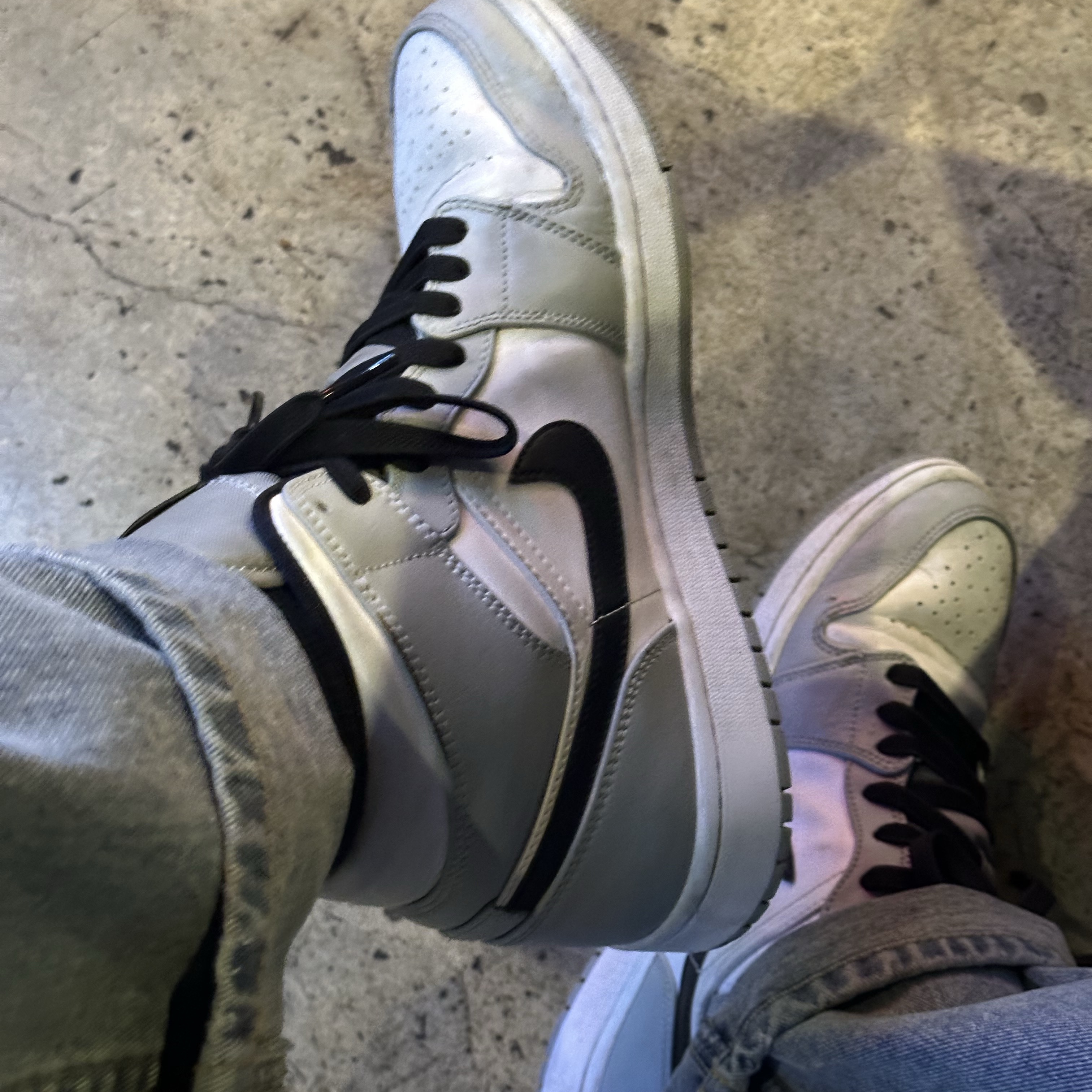 Jordan 1 Mid Light Smoke Grey 착용 스타일 - 2