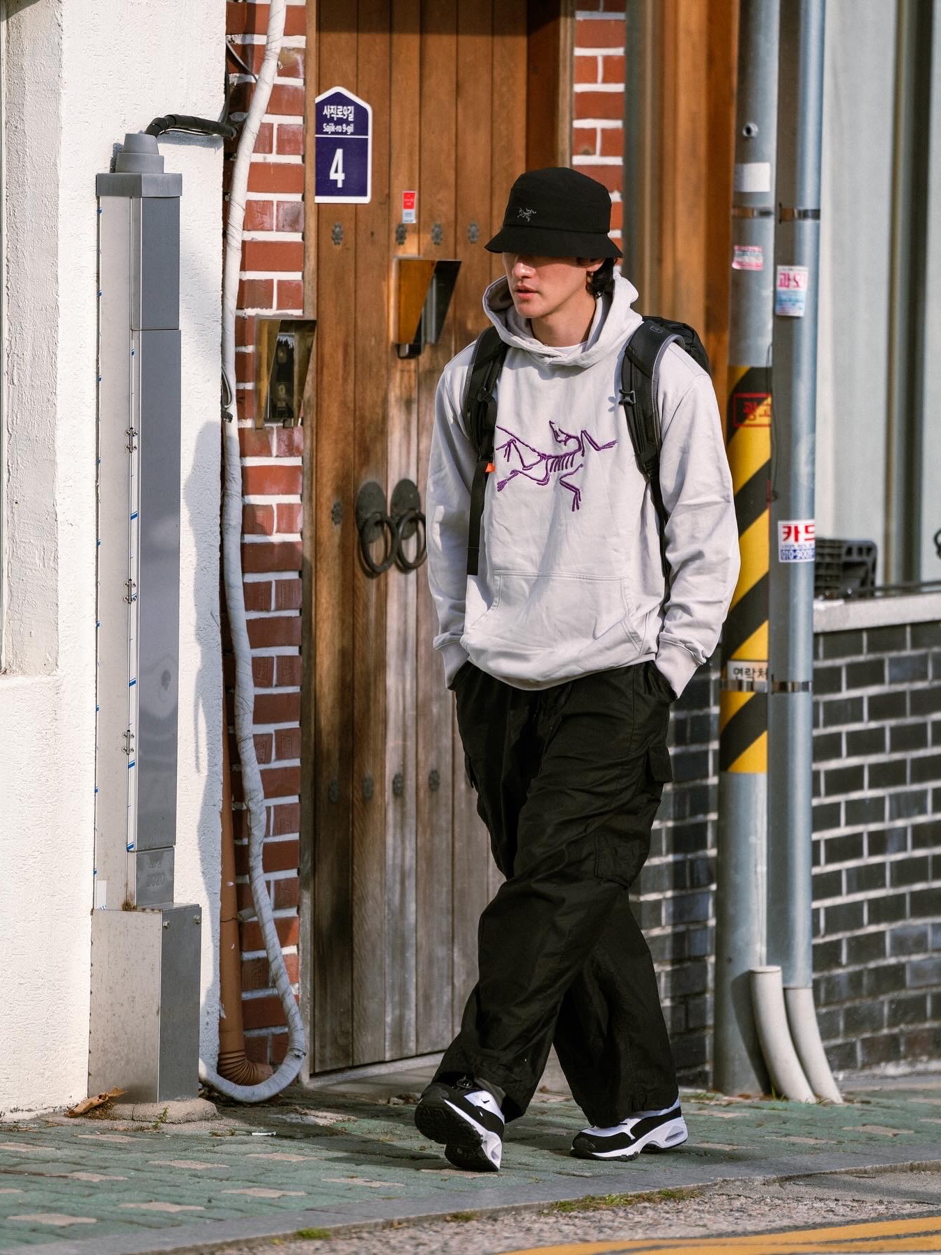 Nike x Comme des Garcons Homme Plus Air Max Sunder SP White Black, Palace x Arc'teryx Sinsolo Hat Black - 20FW 착용 스타일 - 1