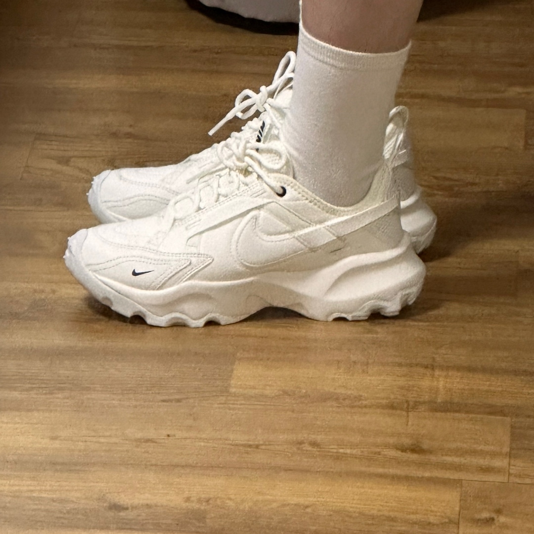 (W) Nike TC 7900 Summit White 착용 스타일