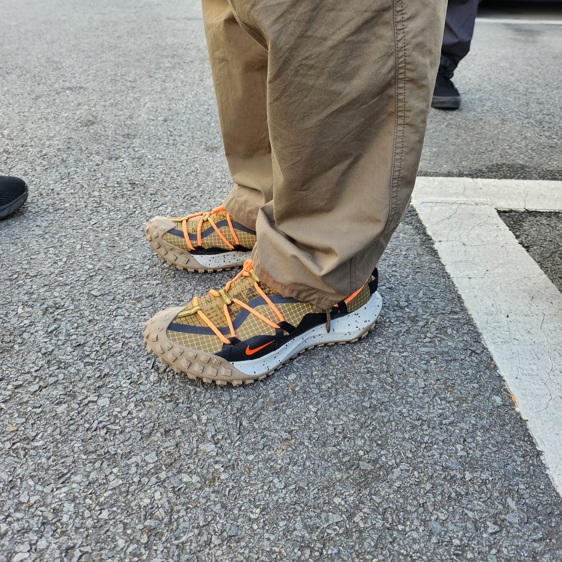 Nike ACG Mountain Fly Low Gore-Tex SE Hazel Rush 착용 스타일 - 2