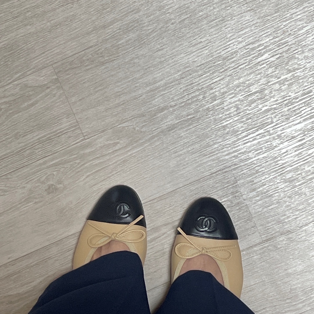 (W) Chanel Ballerina Flat Lambskin & Beige Black 착용 스타일