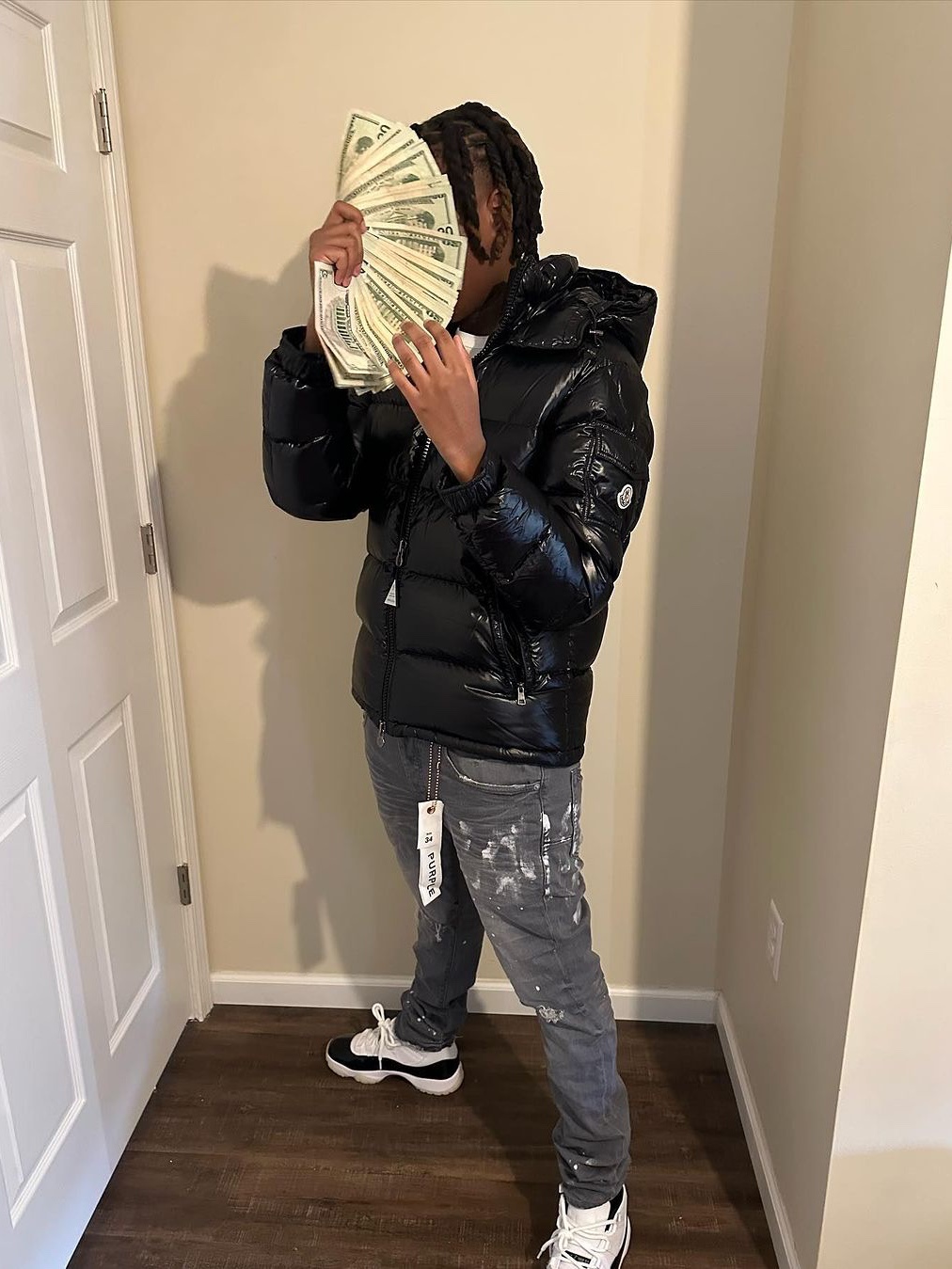 Moncler Ecrins Short Down Jacket Black - 23FW, Moncler Maya Short Down Jacket Black - 23FW 착용 스타일 - 4