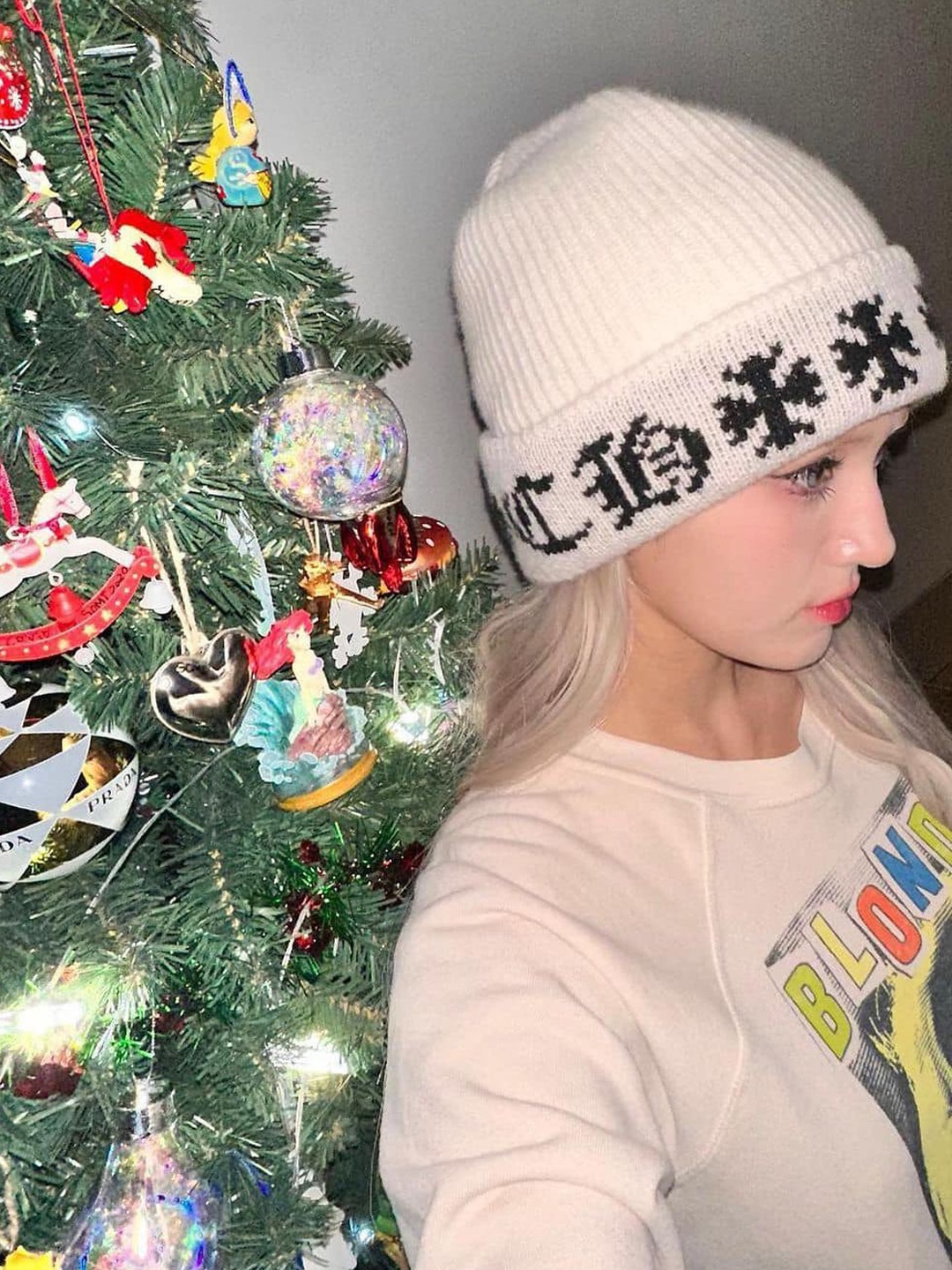 Chrome Hearts Big Daddy Cashmere Beanie White (Star Top Button Ver.), Chrome Hearts Horseshoe Beanie Black 착용 스타일 - 2