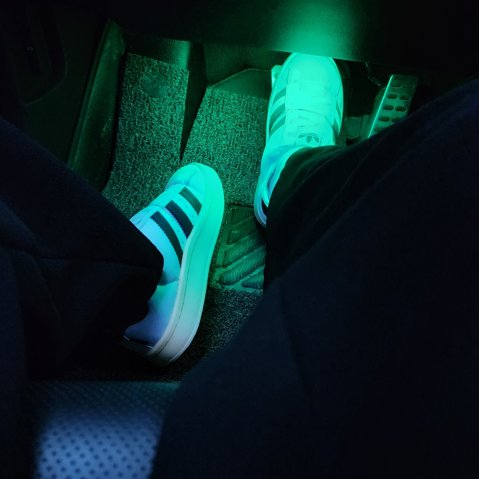 Adidas Puffylette Superstar Cloud White 착용 스타일