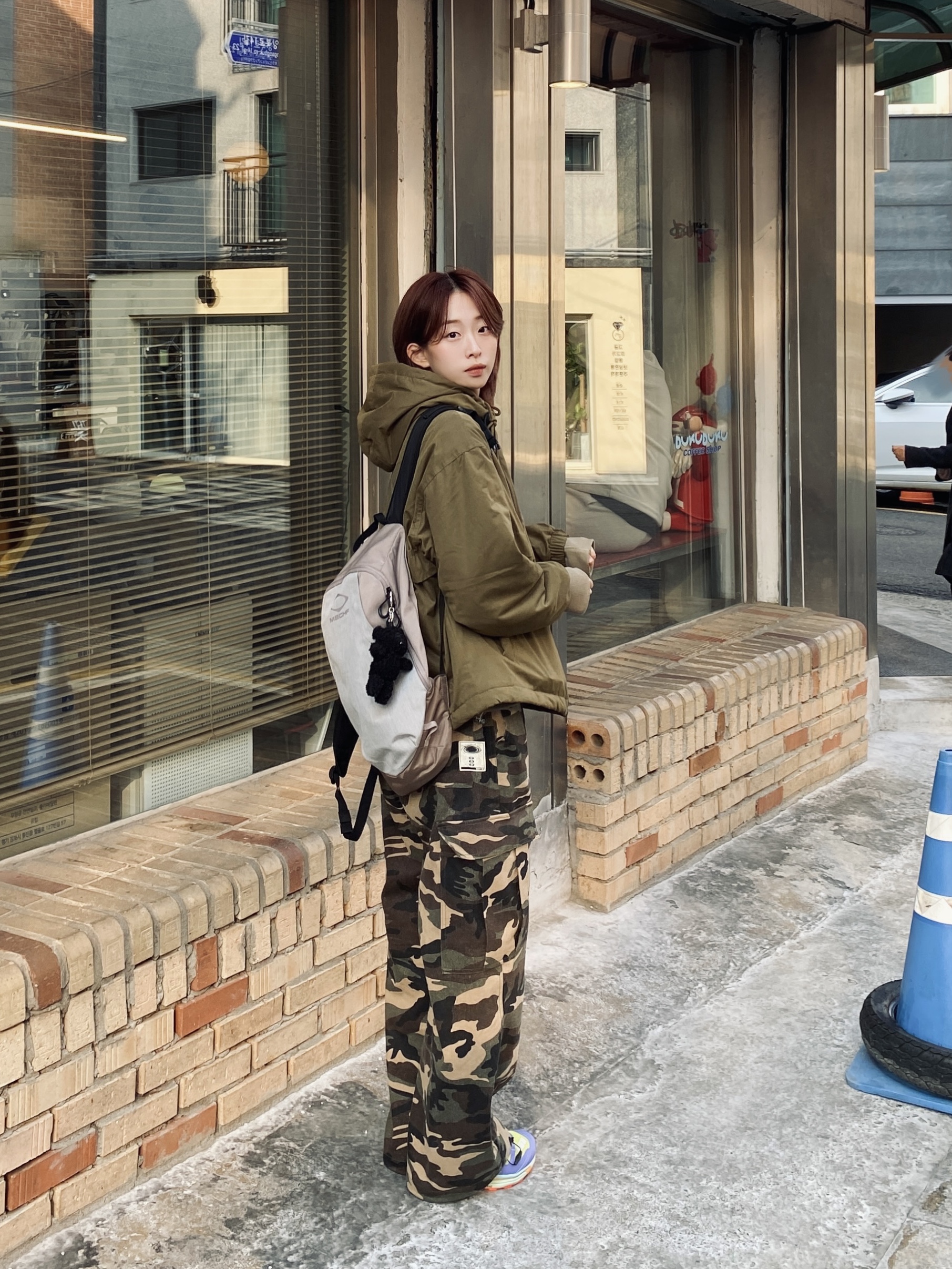 Mischief Rhombus Backpack Pink Grey, Salomon XT-4 Evening Primrose Mint Leaf 착용 스타일 - 6