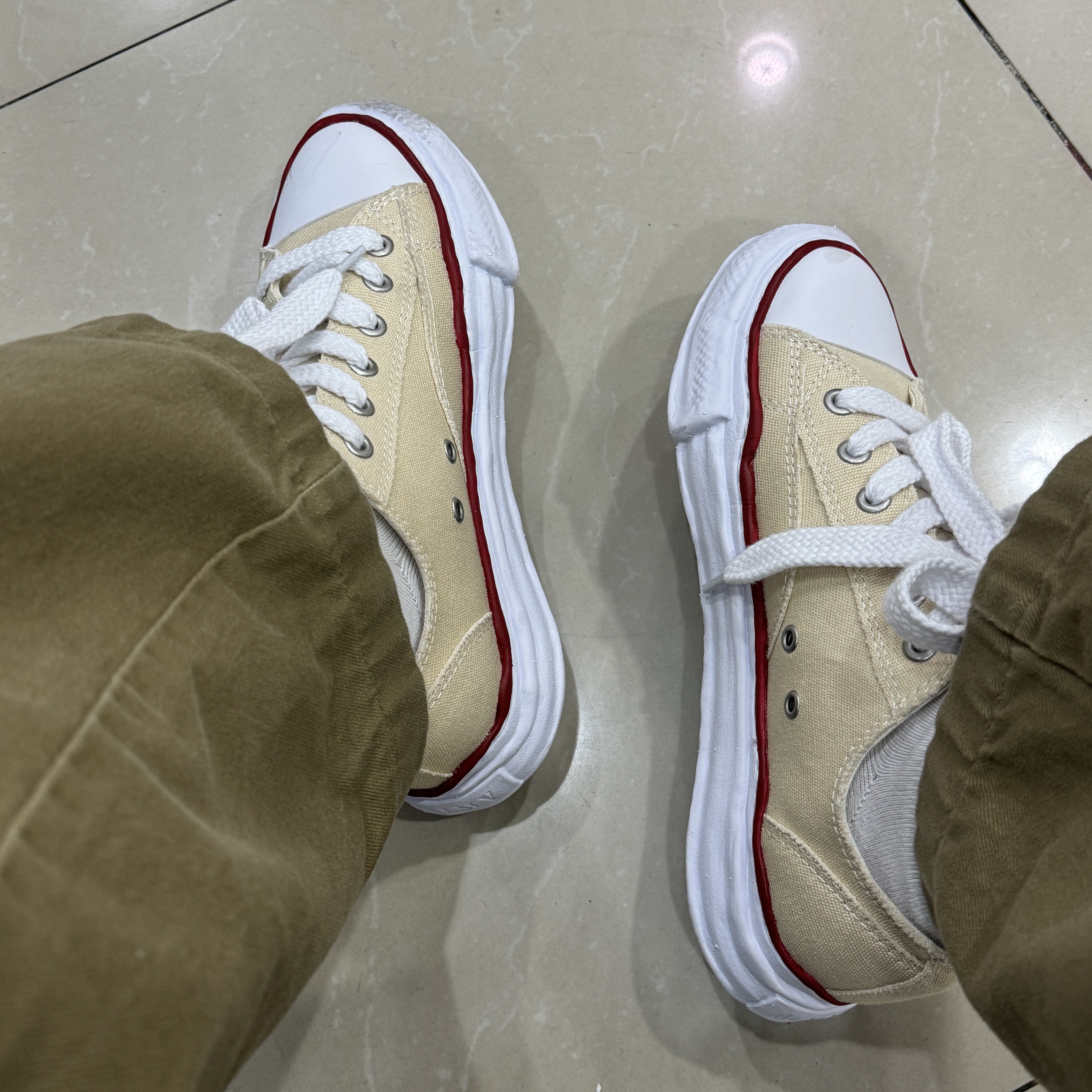 Maison Mihara Yasuhiro Peterson OG Sole Canvas Low-top Sneakers Natural 착용 스타일