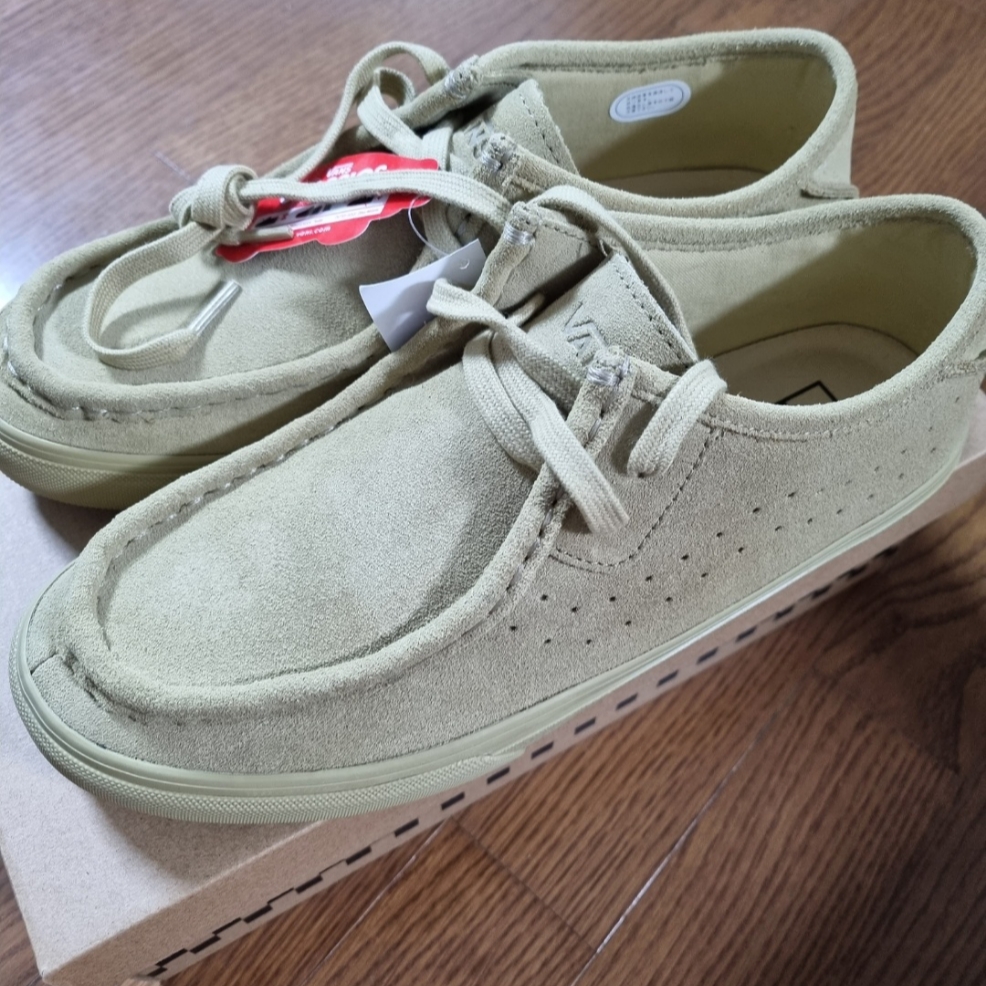 Vans Carver Low Sand Beige 착용 스타일