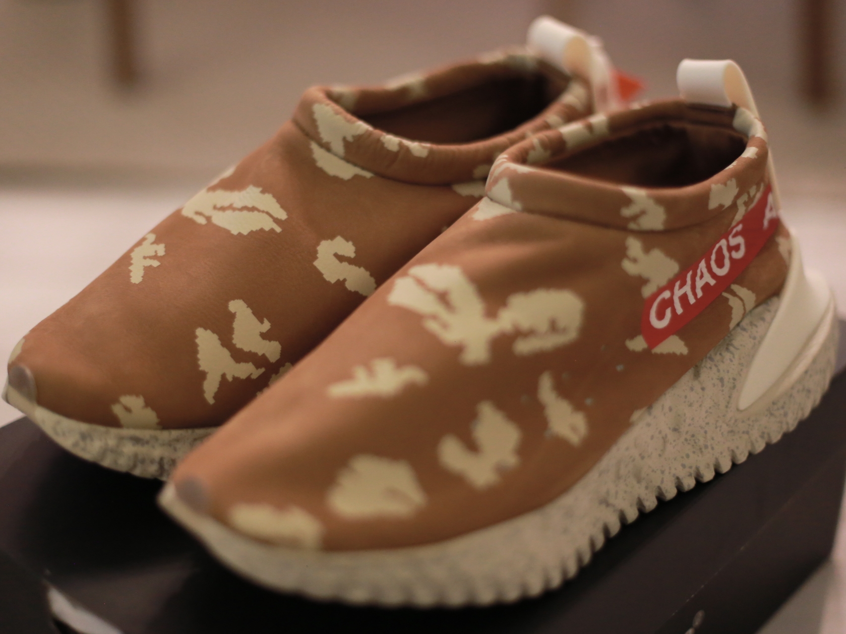 Nike x Undercover Moc Flow SP Ale Brown 착용 스타일 - 2