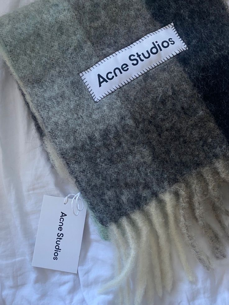 Acne Studios Mohair Check Muffler Blue Beige Black 착용 스타일