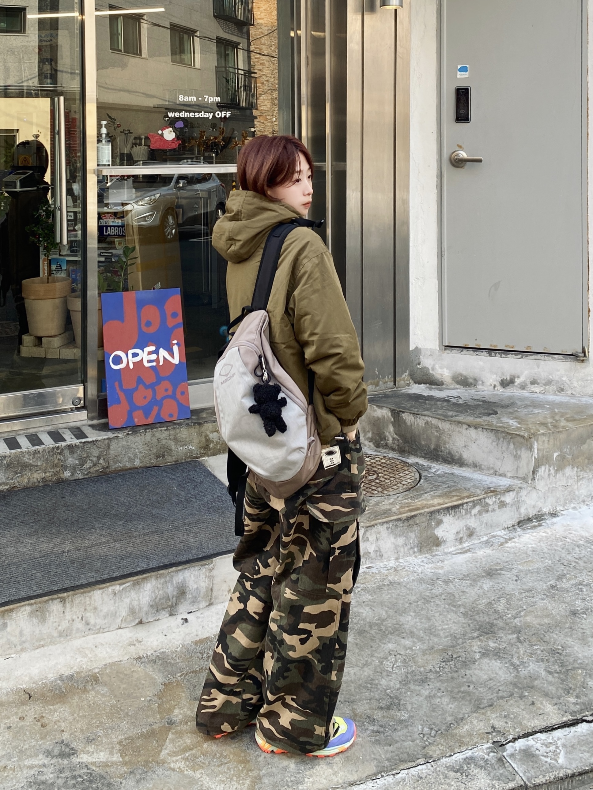 Mischief Rhombus Backpack Pink Grey, Salomon XT-4 Evening Primrose Mint Leaf 착용 스타일 - 2