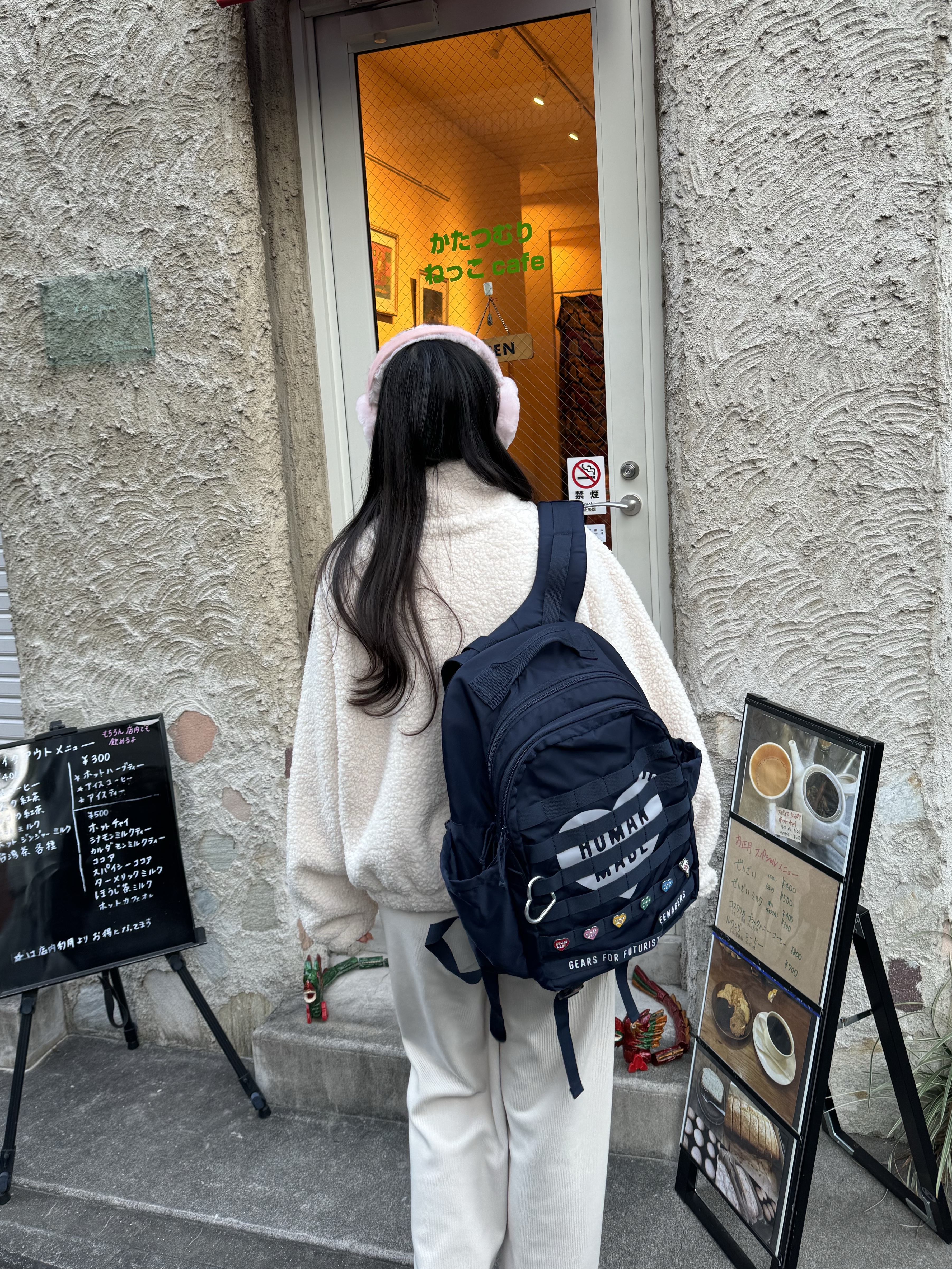 Human Made Military Backpack Navy, (W) UGG Embroidered Logo Earmuff Apple Blossom 착용 스타일