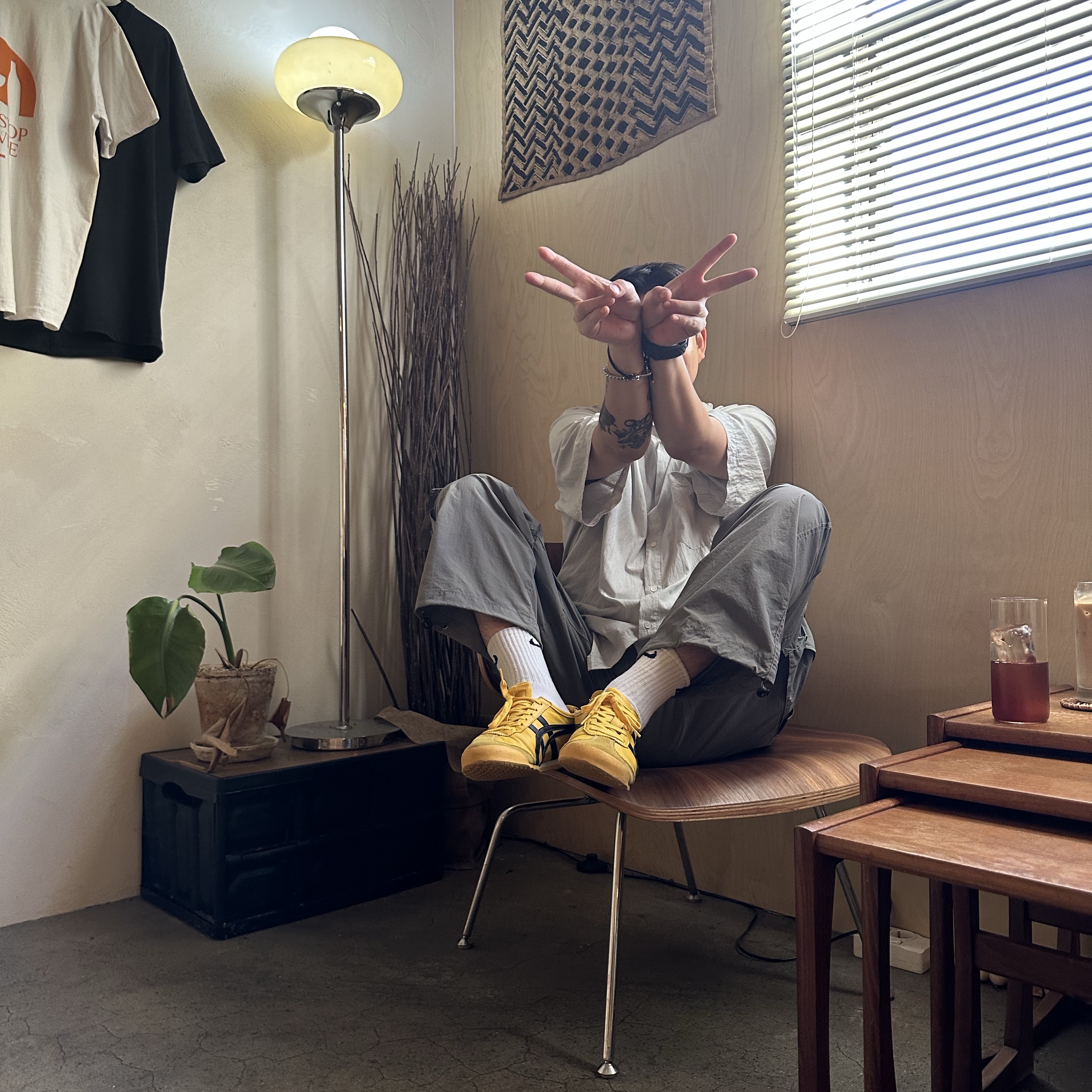 Onitsuka Tiger Mexico 66 Yellow Black 착용 스타일 - 3