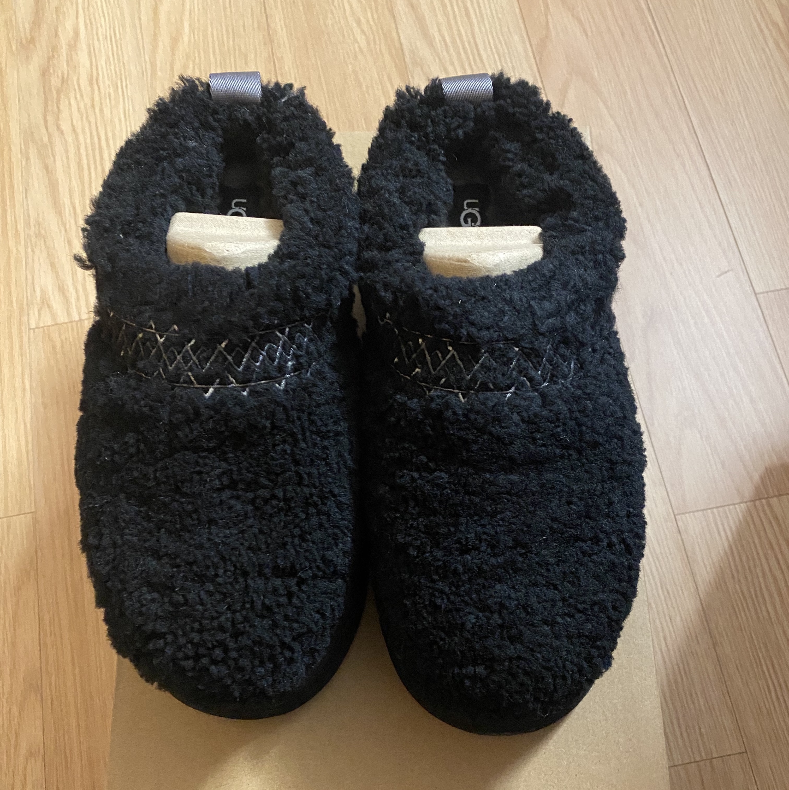(W) UGG Tazz Braid Black 착용 스타일