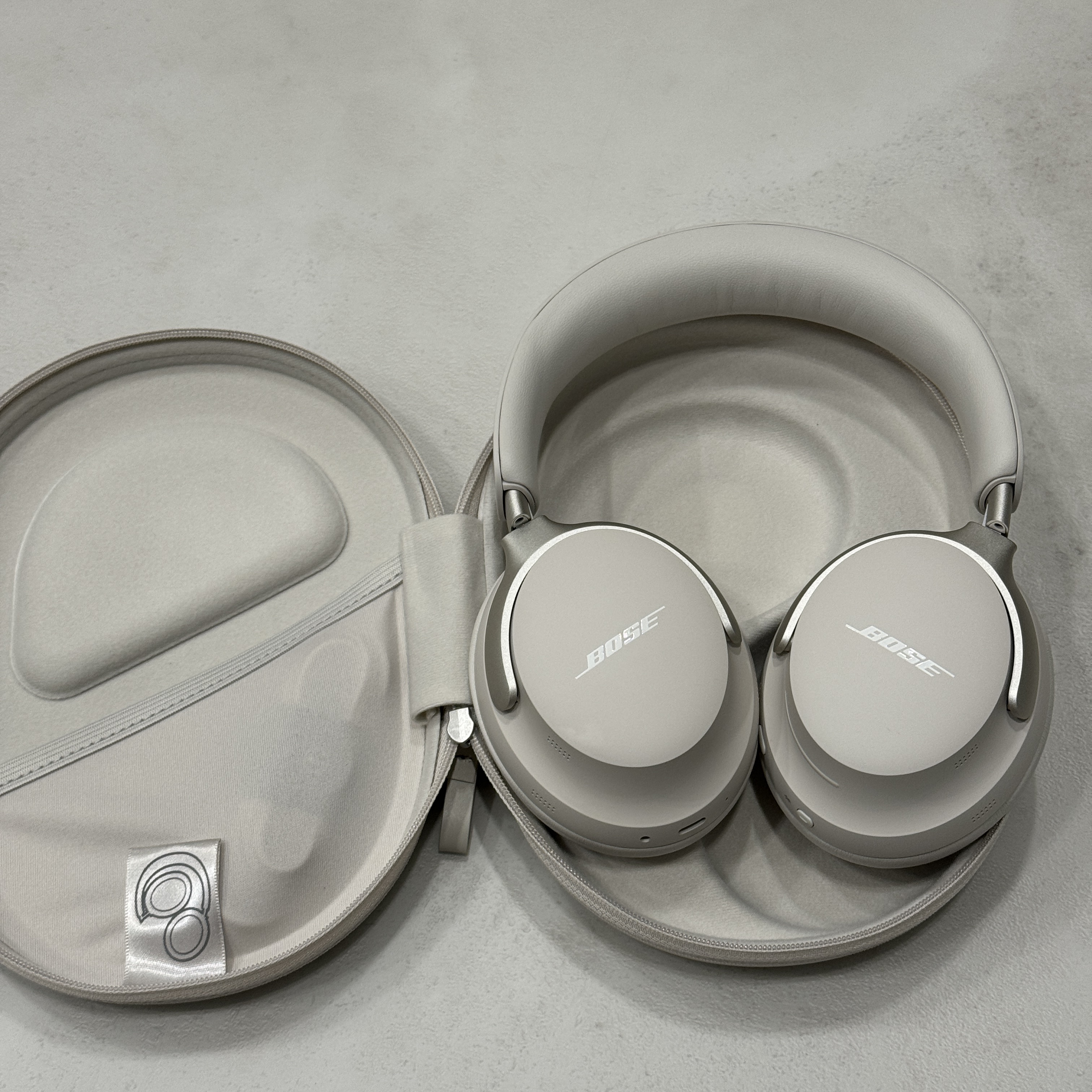 BOSE QC Ultra White Smoke (Korean Ver.) 착용 스타일