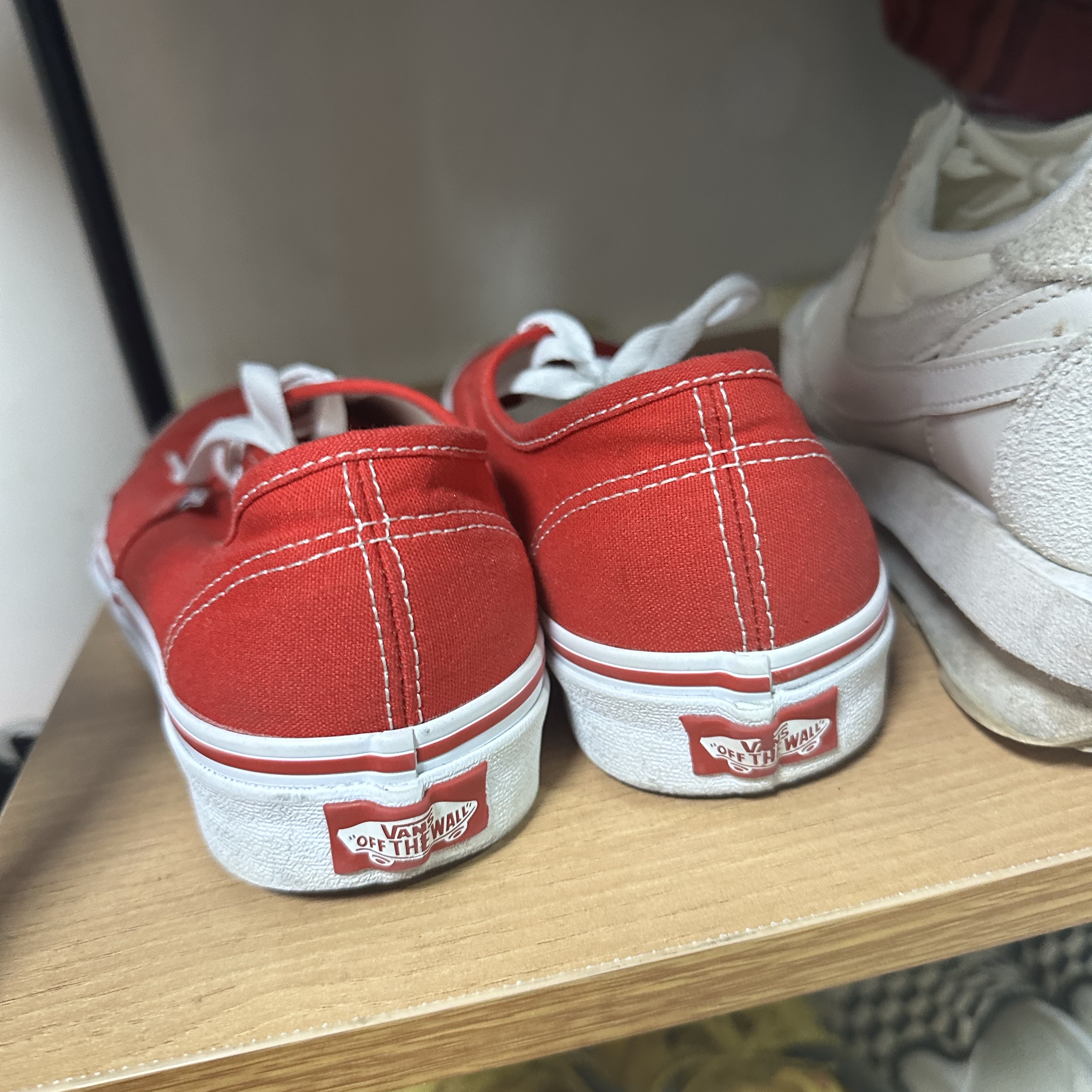 Vans Authentic Red 착용 스타일