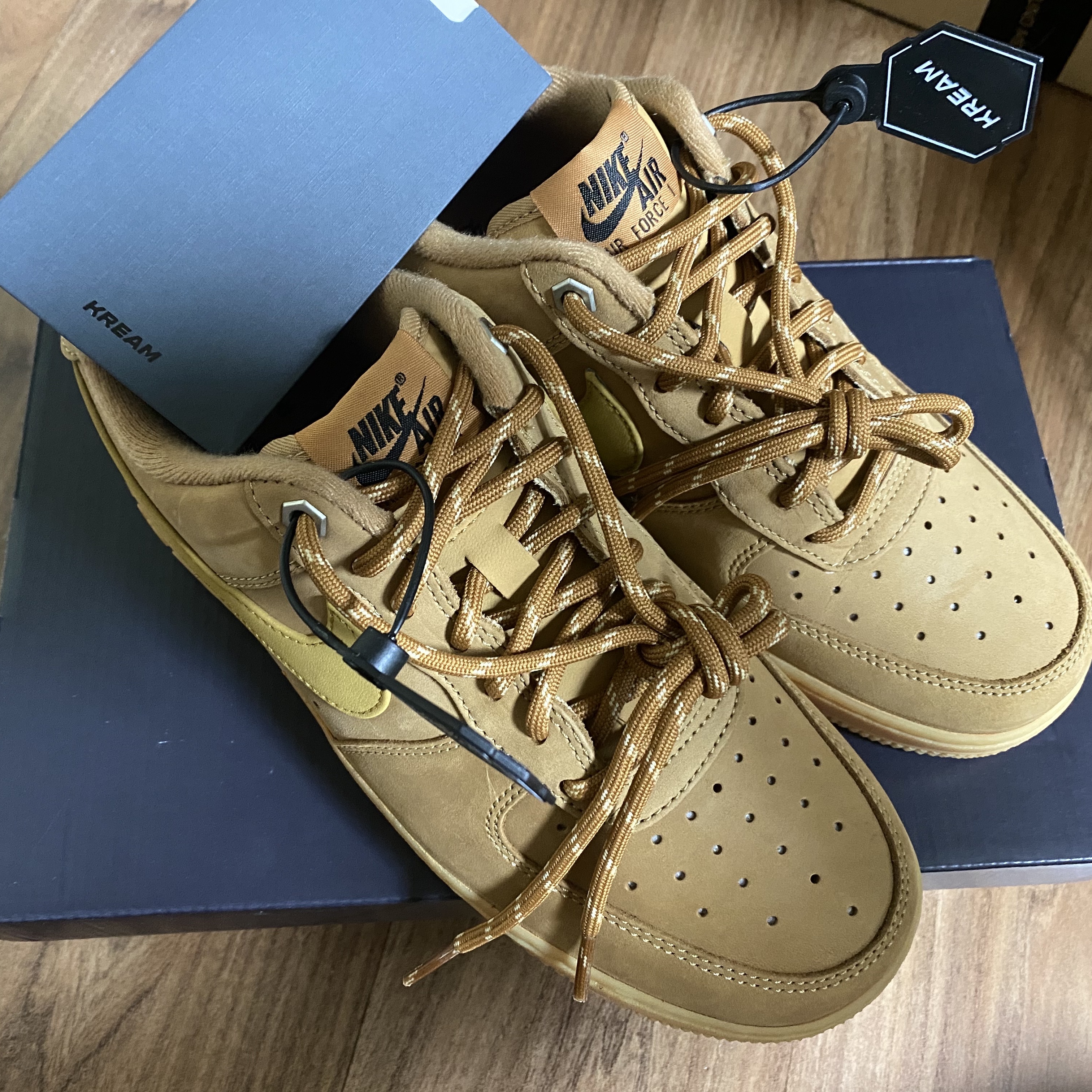 Nike Air Force 1 '07 WB Flax 착용 스타일