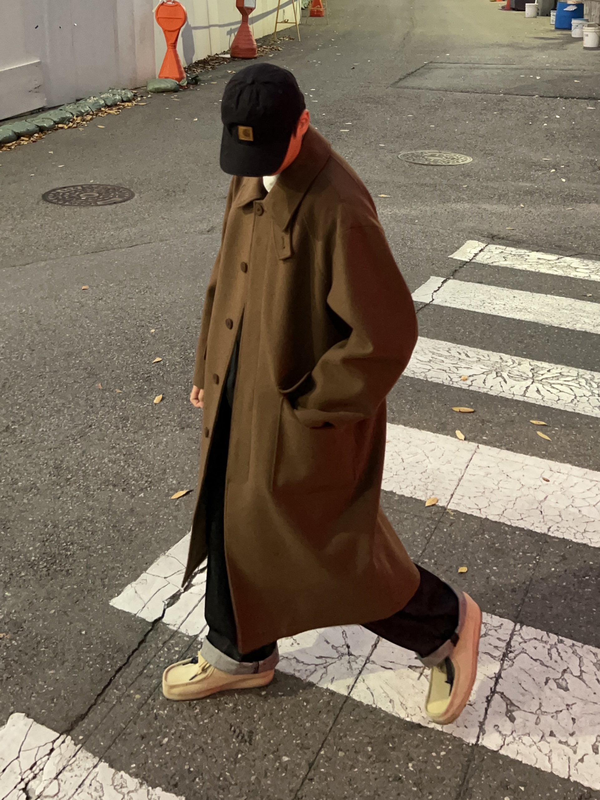Clarks Wallabee Maple Suede 착용 스타일 - 3