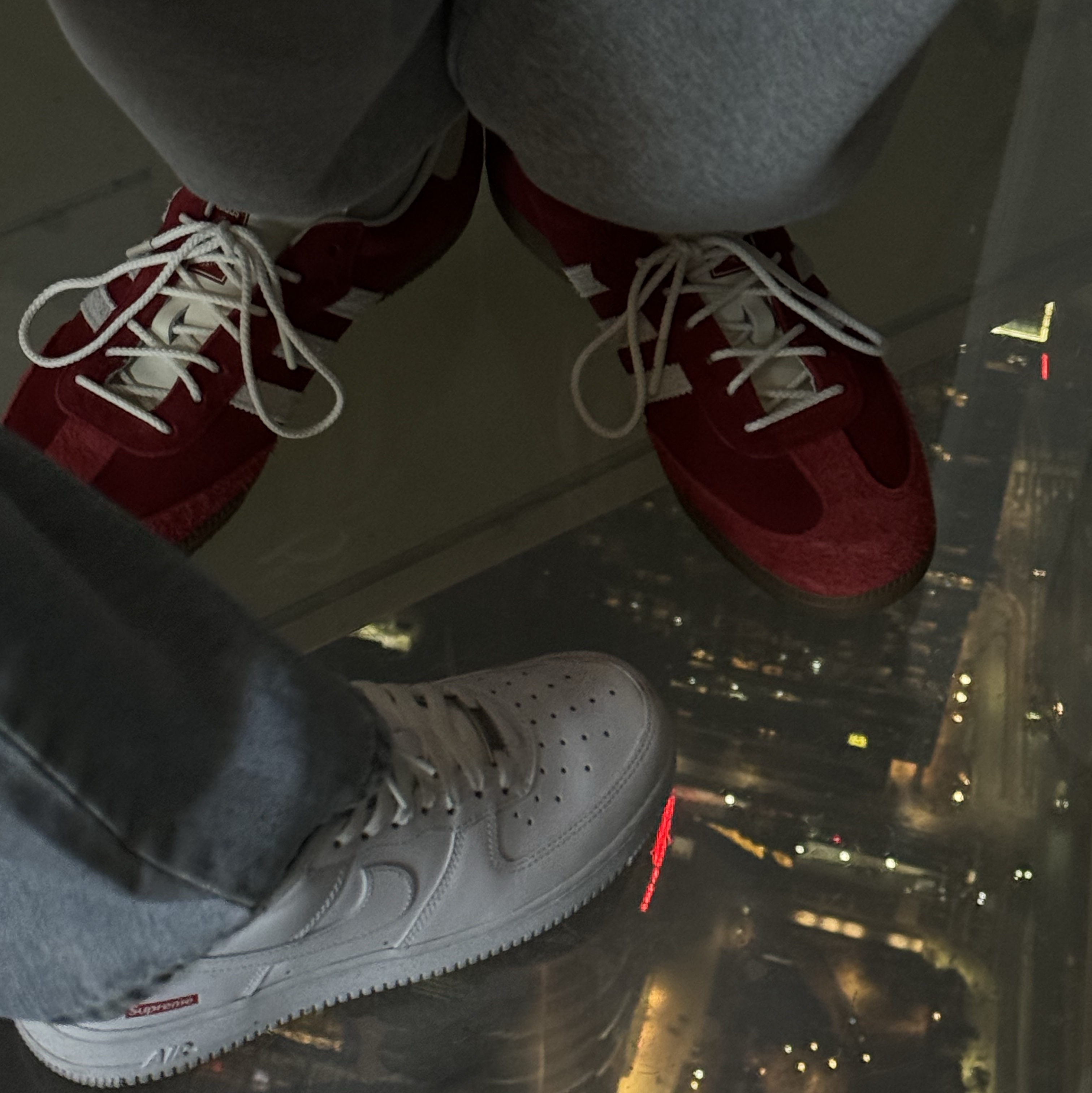 Adidas Samba OG Tal Better Scarlet Off White, Nike x Supreme Air Force 1 Low White 착용 스타일 - 1