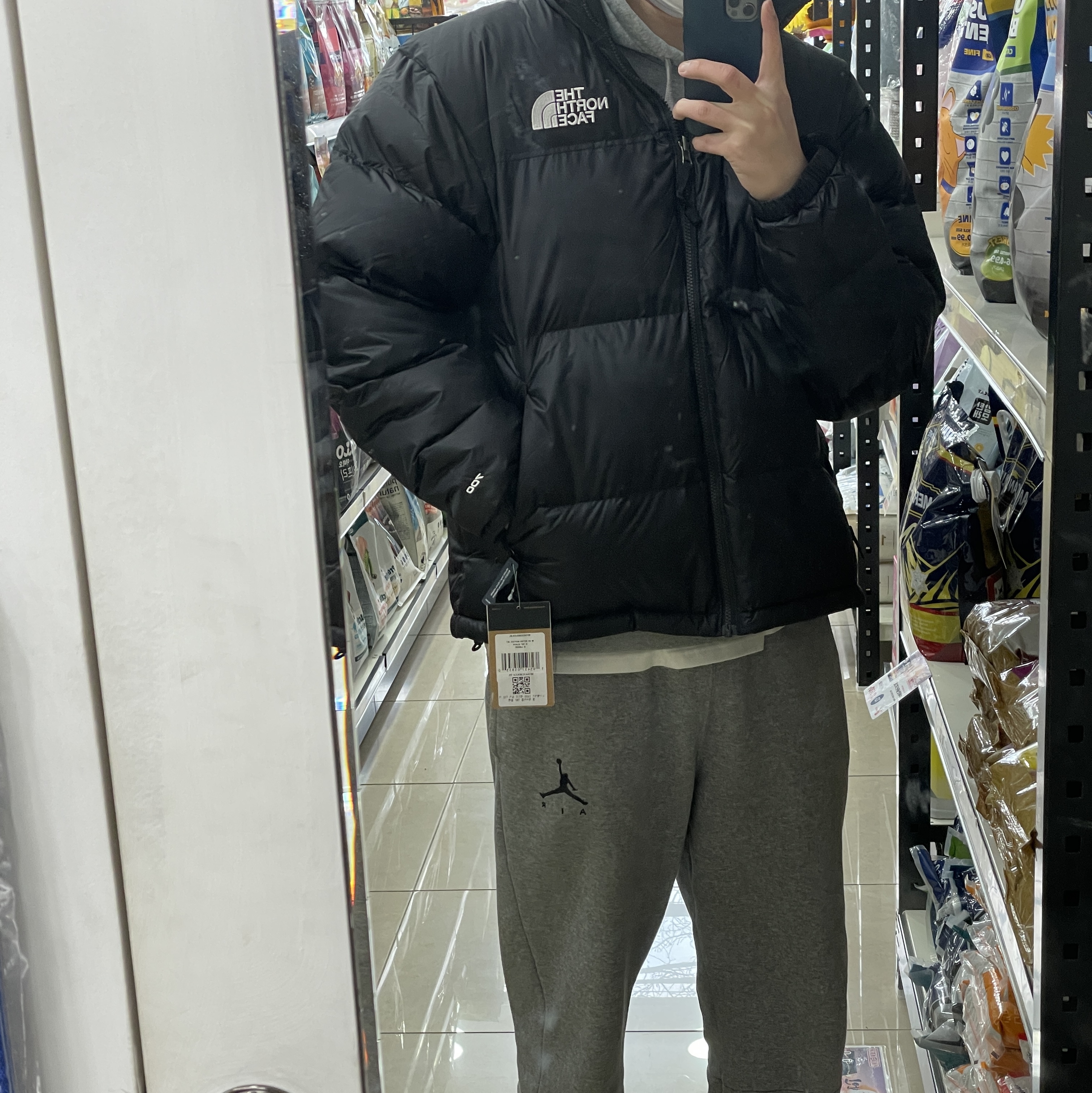 The North Face 1996 Retro Nuptse Down Jacket TNF Black 착용 스타일 - 2
