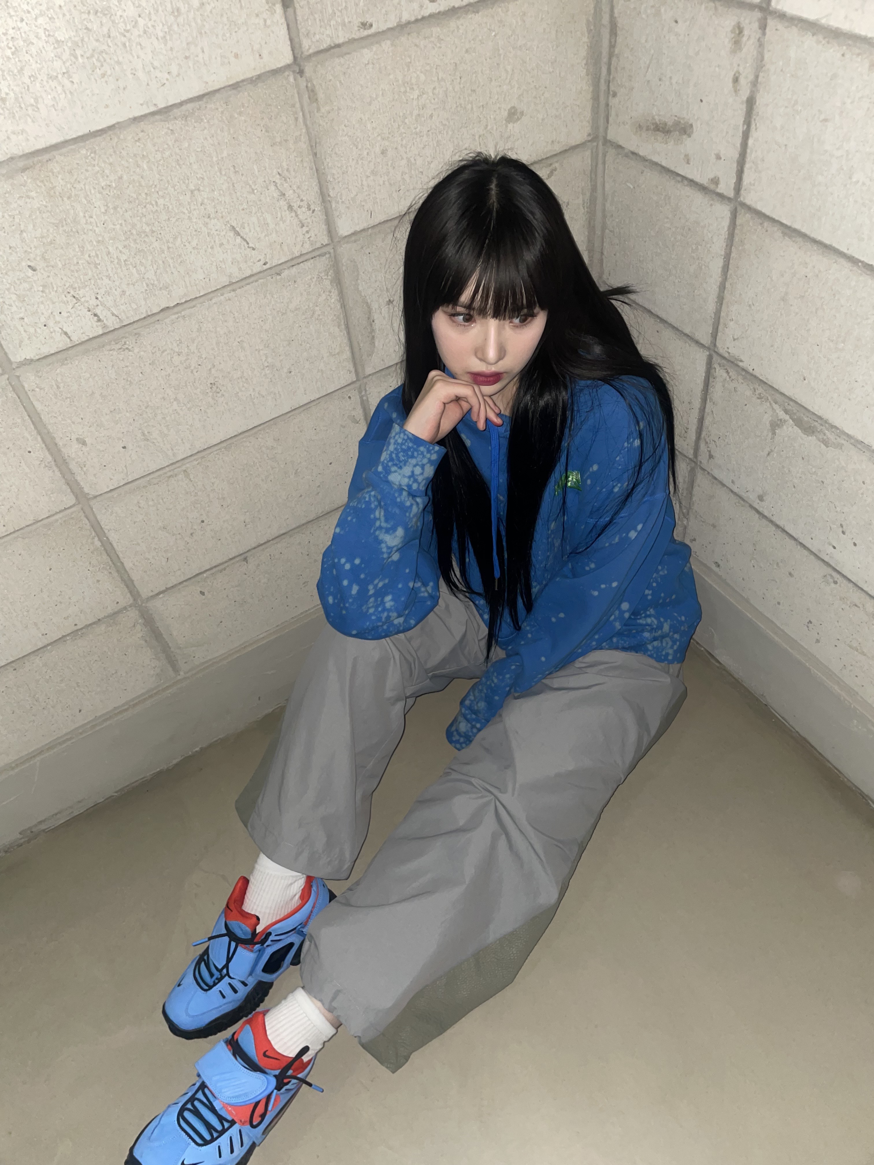 Nike x Ambush Air Adjust Force SP University Blue and Habanero Red 착용 스타일 - 3