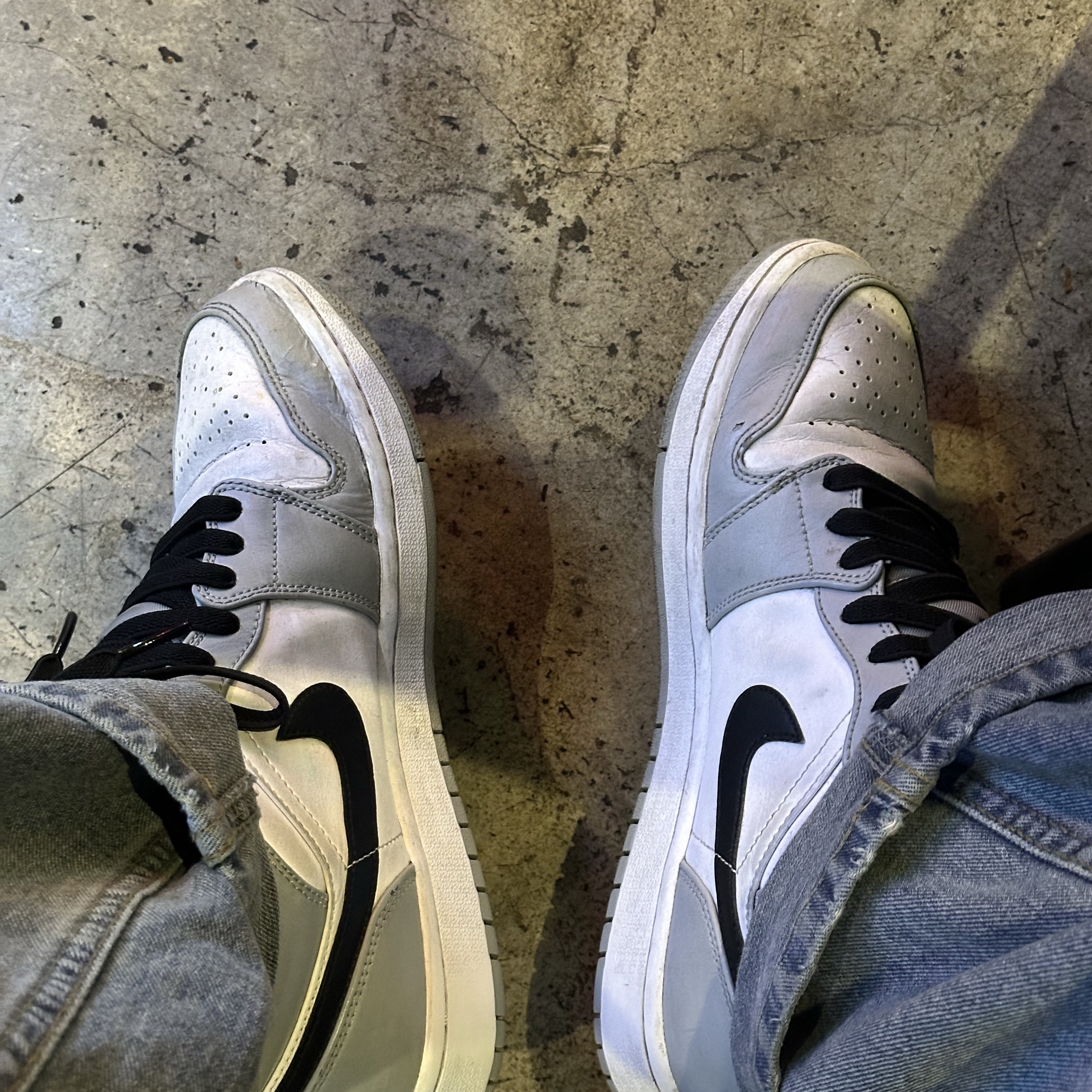 Jordan 1 Mid Light Smoke Grey 착용 스타일 - 1
