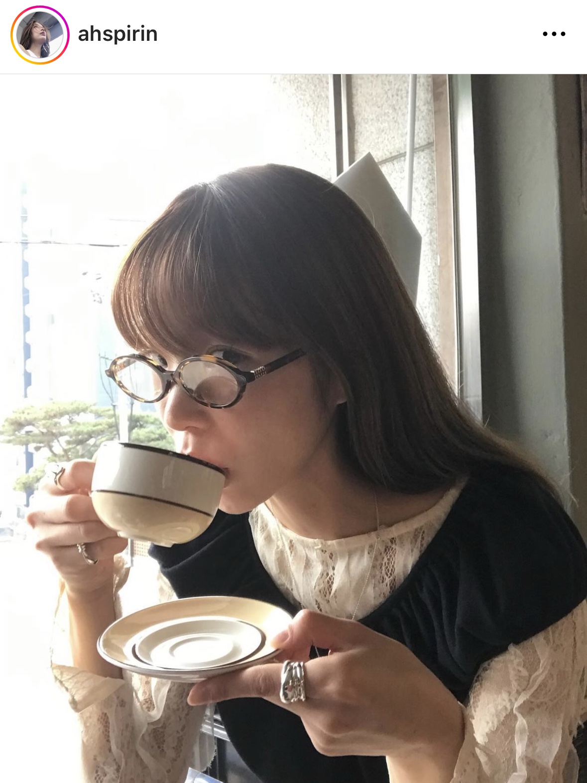 (W) Miu Miu Regard Sunglasses Blue Lenses Honey Tortoiseshell Acetate Standard fit, (W) Miu Miu Regard sunglasses Blue Lenses Honey Tortoiseshell Acetate Alternative fit 착용 스타일 - 1